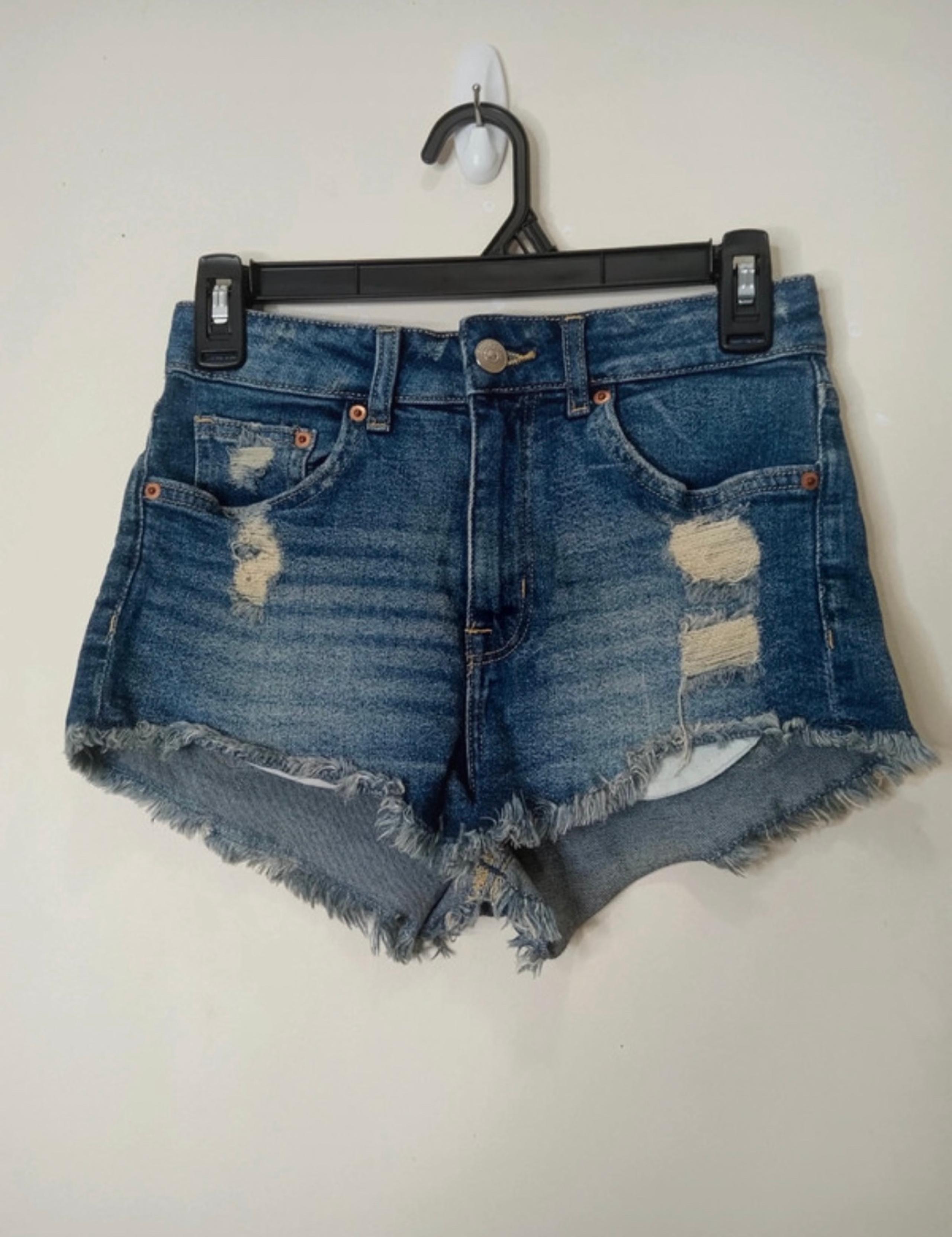 H&M Divided Distressed Denim Shorts Women’s Size 2
