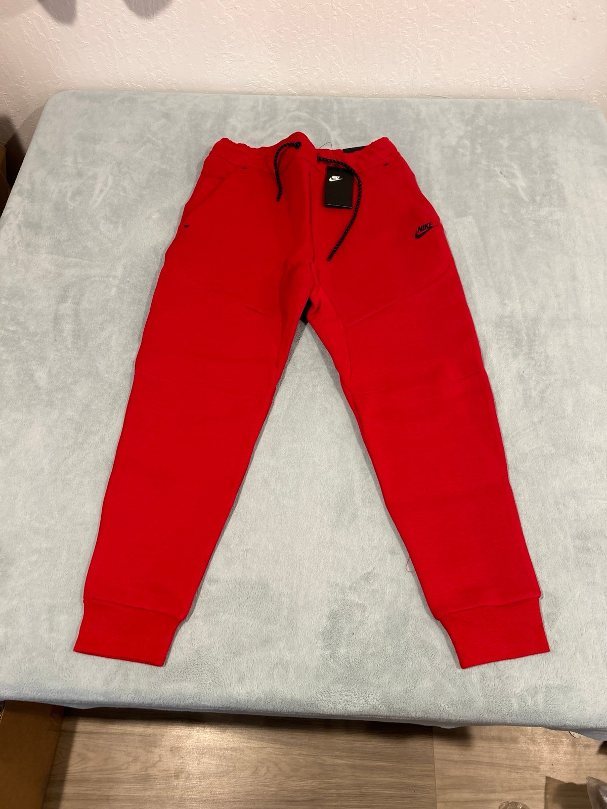 NWT Nike Sportswear Tech sweatpants medium 32x27.5 Fleece Jogger RED active Fit