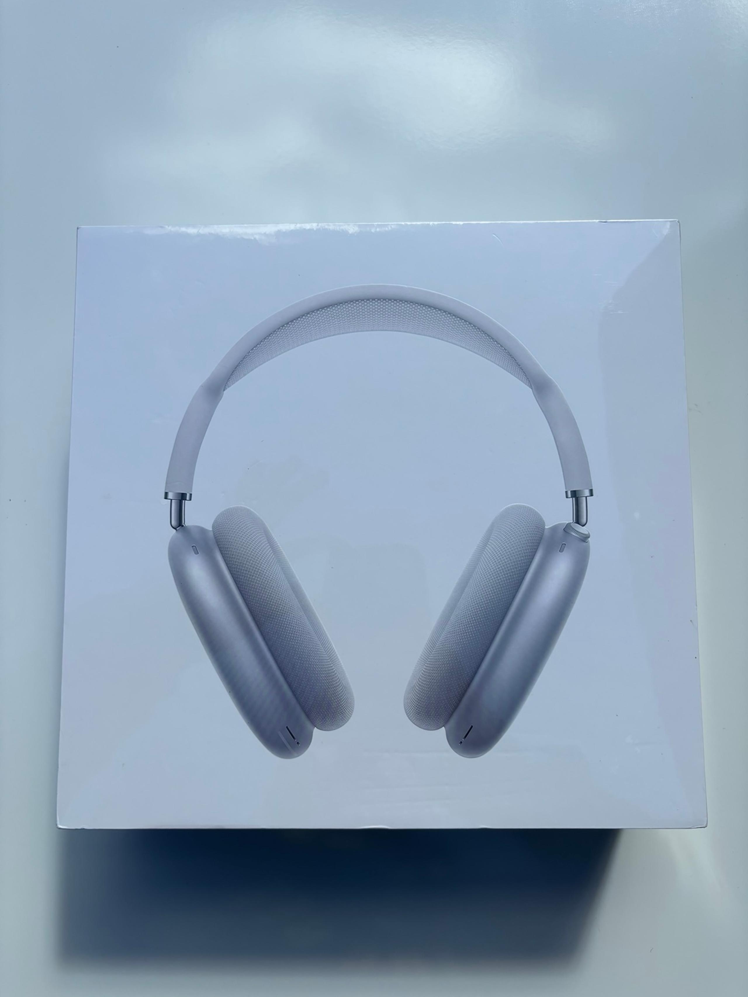 Apple AirPods Max White With Smart Case (New)