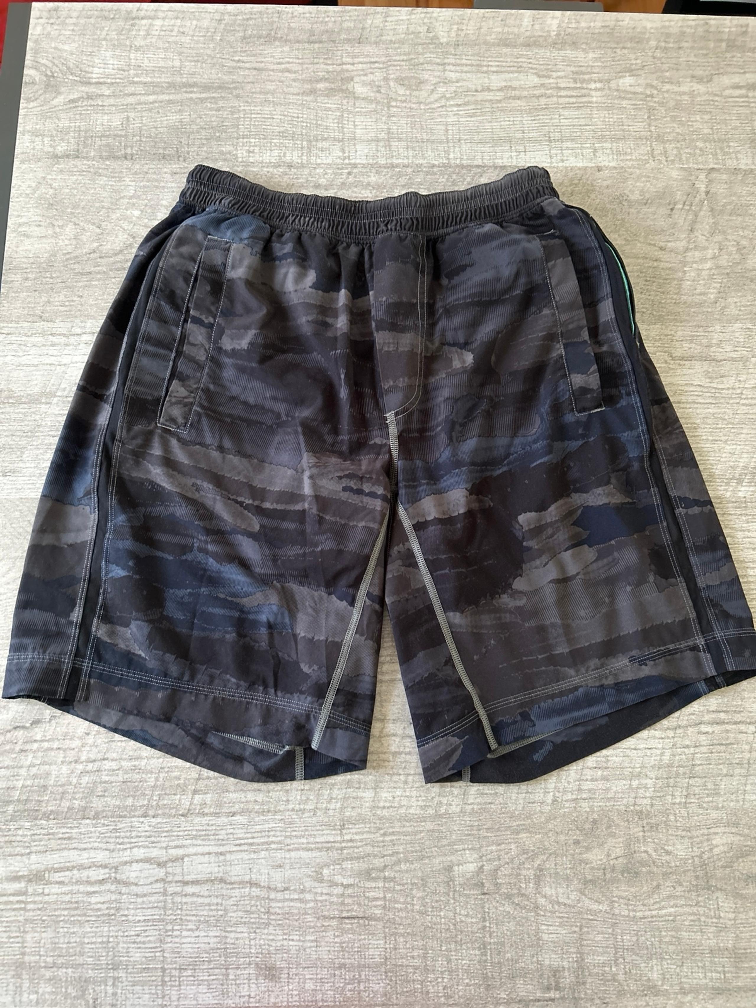 Men’s M Lululemon athletic Shorts