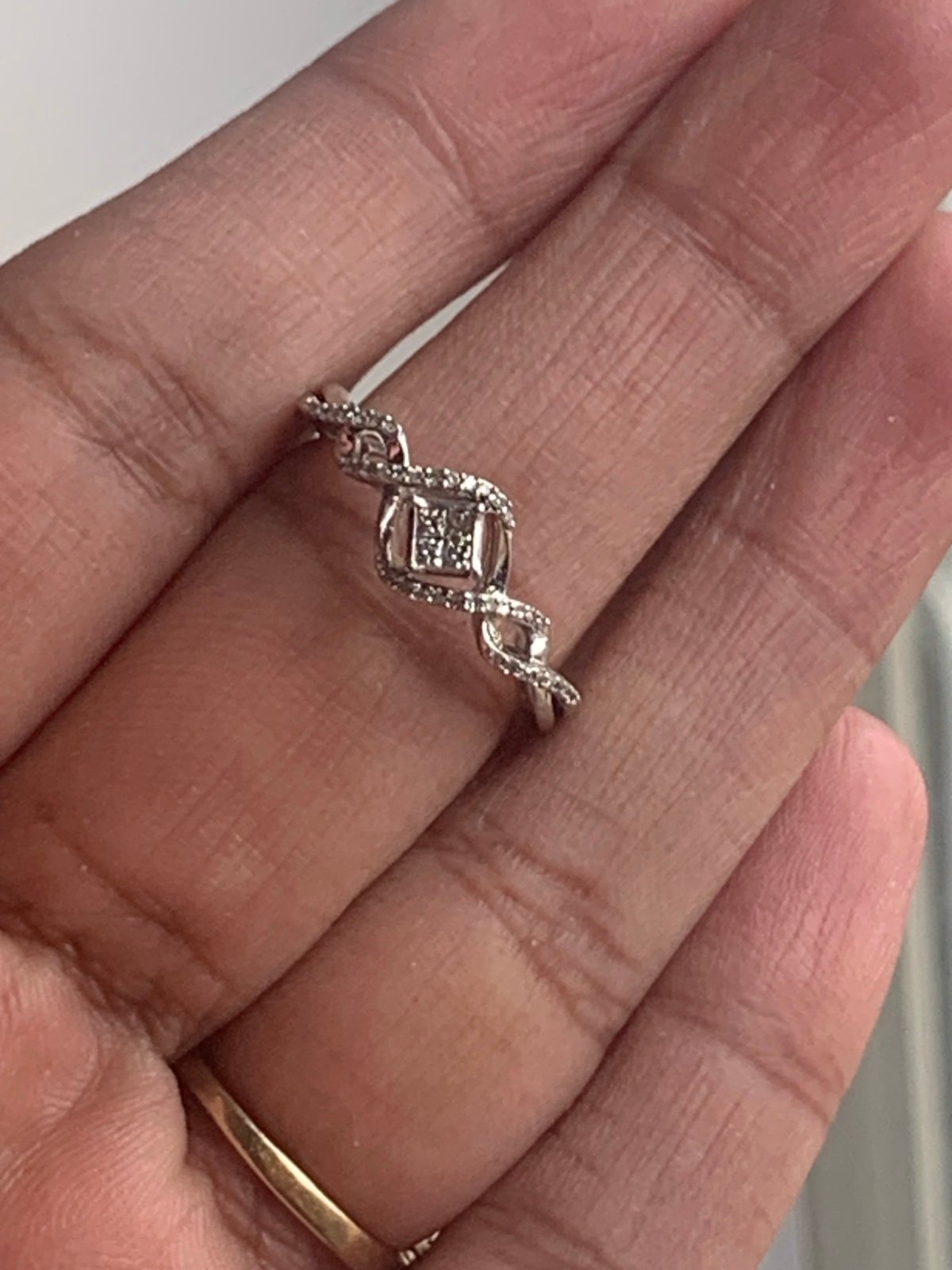 10k WG - Princess Cut Bypass Twist Diamond Ring