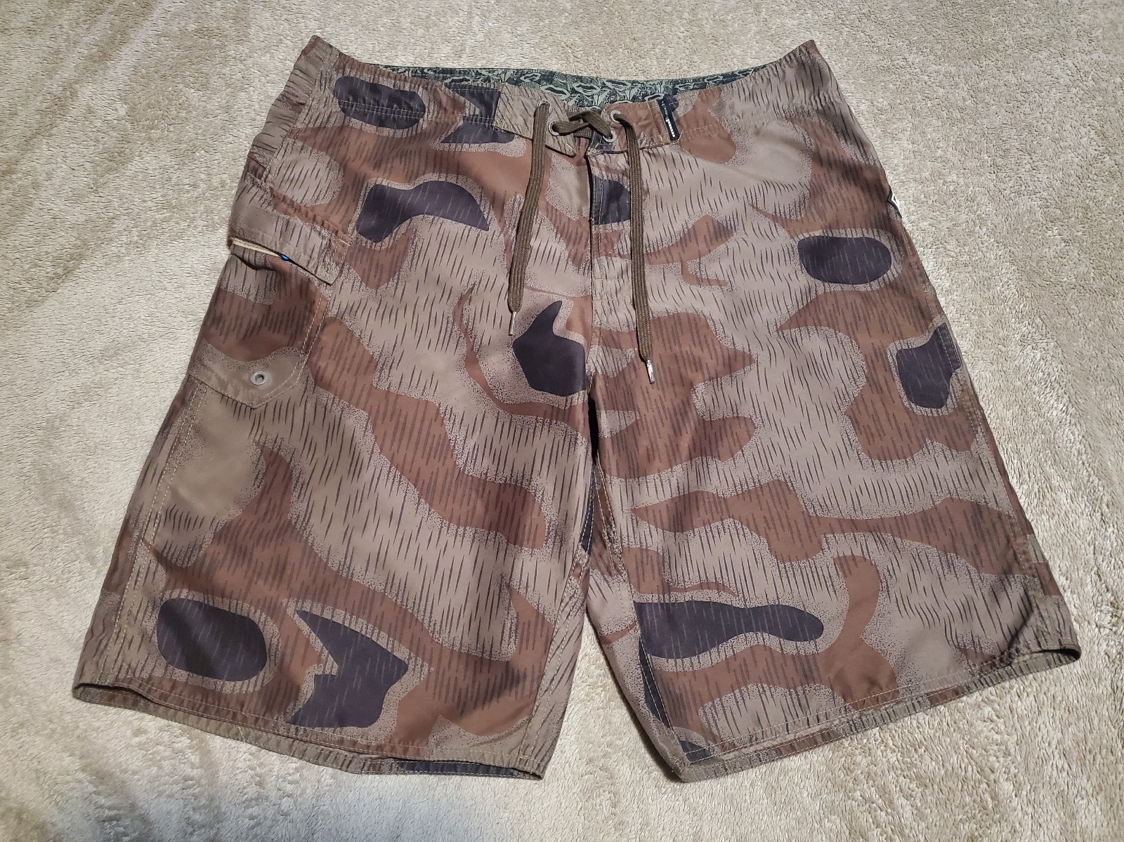 GUC Mens Volcom Mod-Tech Boardshorts size 38 Green/Brown/Black
