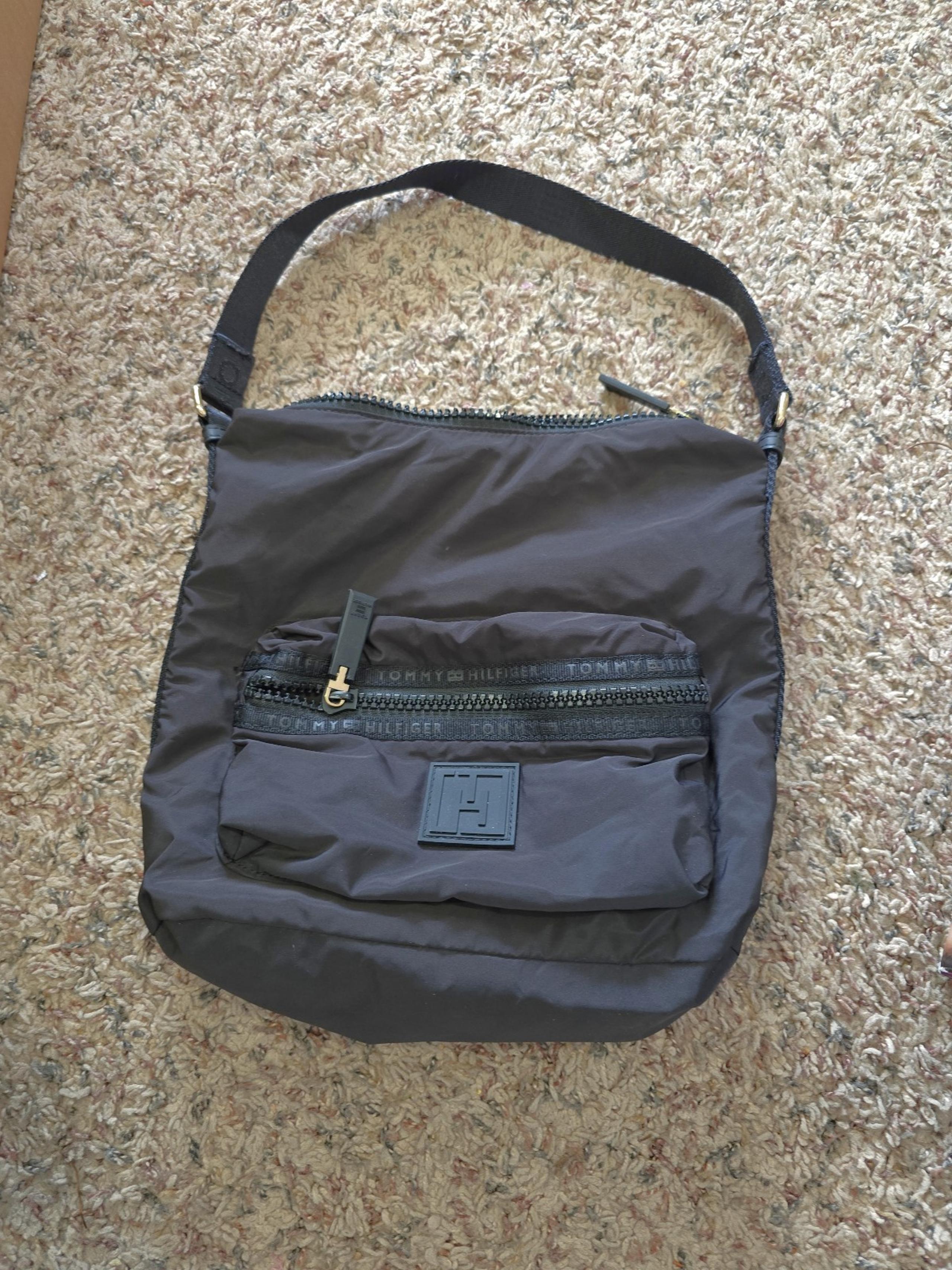 TOMMY HILFIGER NYLON ZIPPERED PURSE/SHOULDER BAG