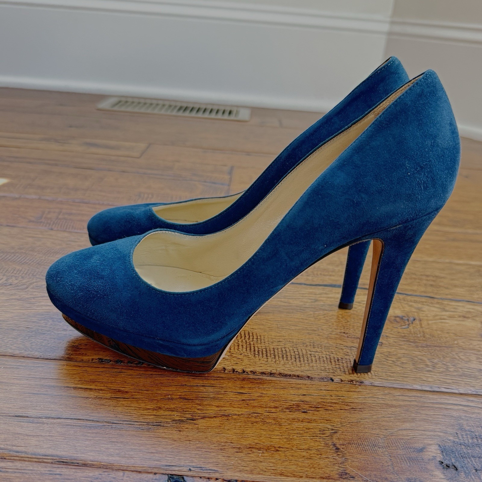 Jimmy Choo Blue Suede 4.5 Pump Stiletto Heel Platform Close Toe 38.5 / 8.5