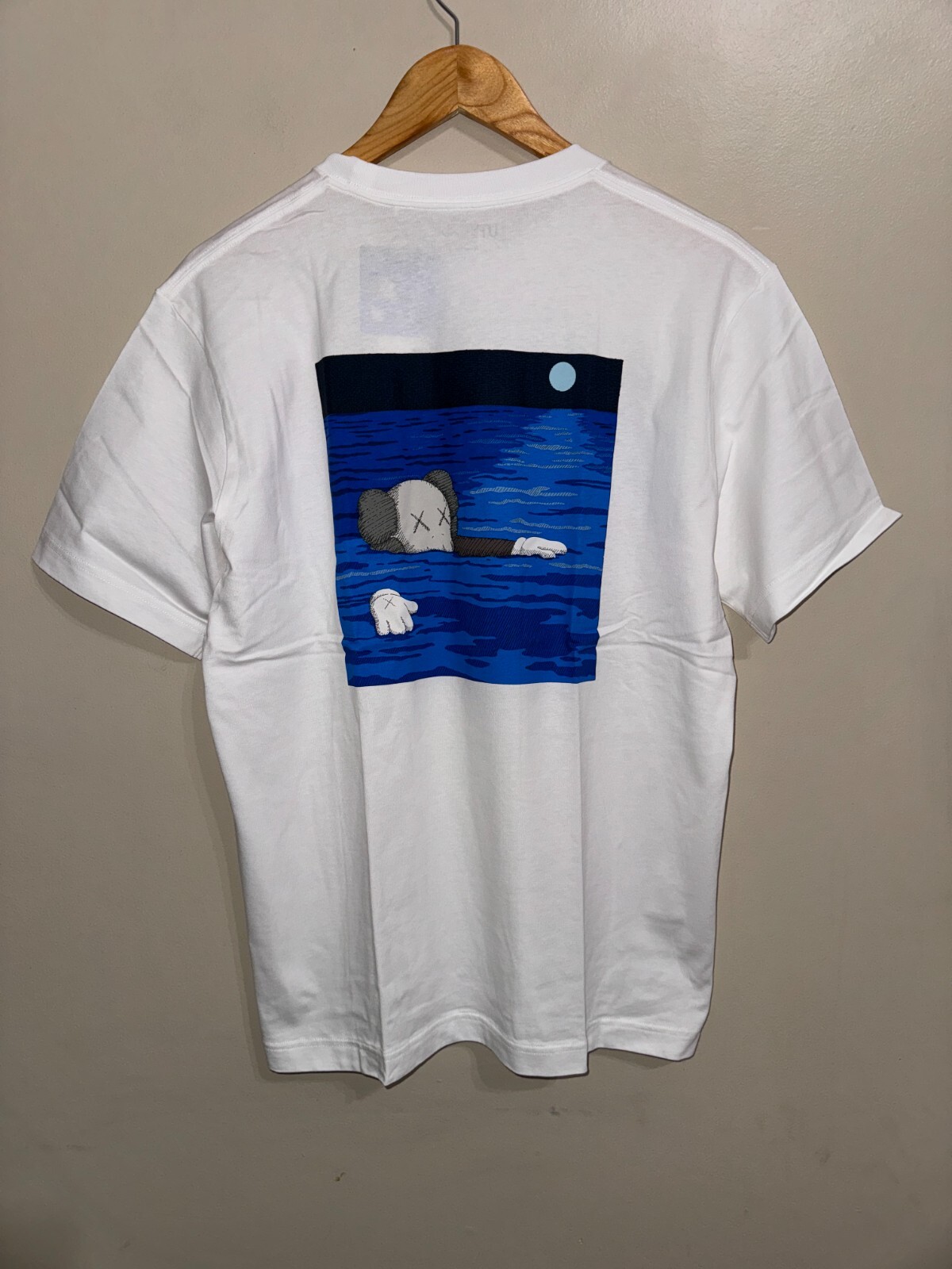 Uniqlo UT x Kaws Short Sleeve Graphic T-Shirt 2023 White And Blue Mens M NEW