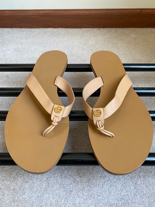 TORY BURCH 53653 Manon Gold Logo Calf Leather Sandals - NEW NWOB