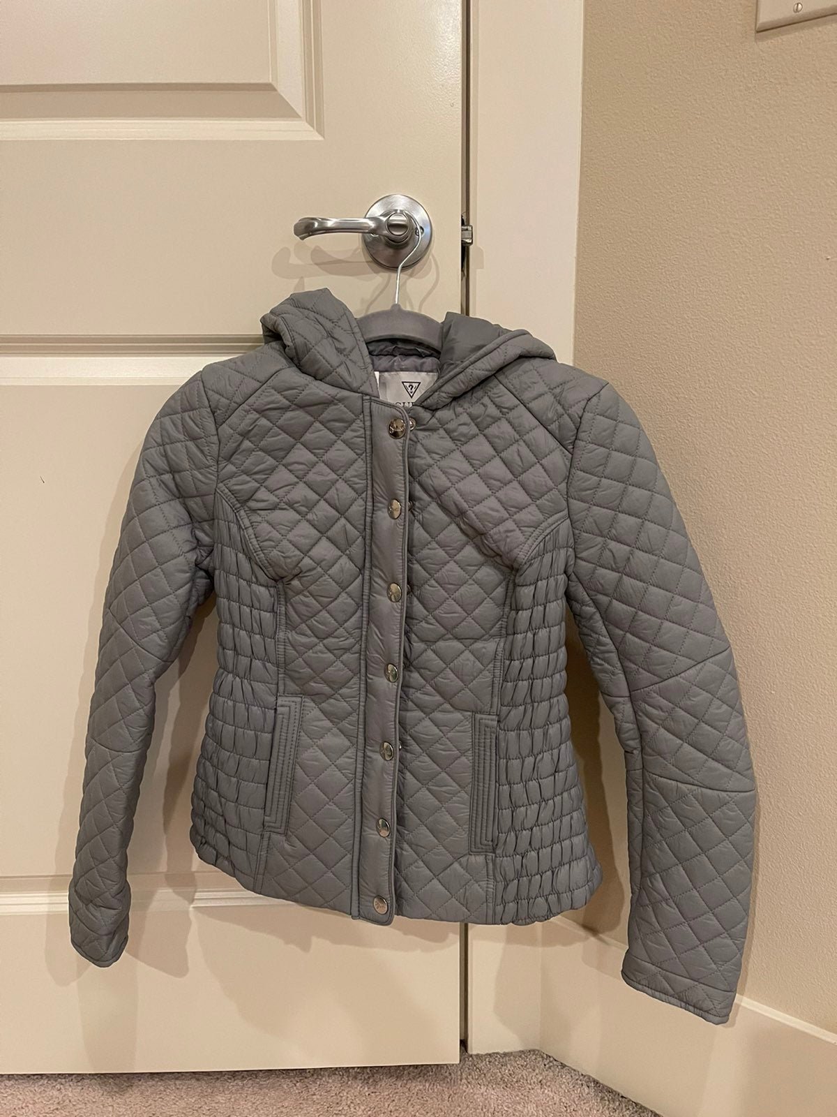 Guess Women’s gray hoodied winter jacket XS brand new NWT