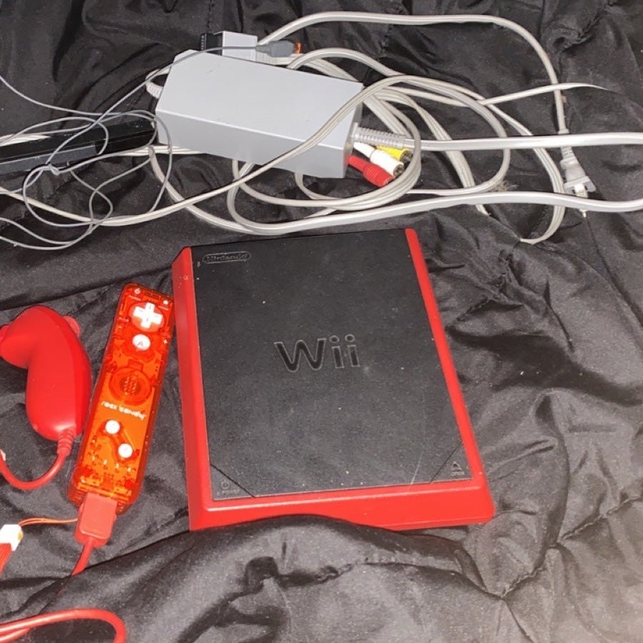Wii Mini Red/Black (With Mario Cart Wii)