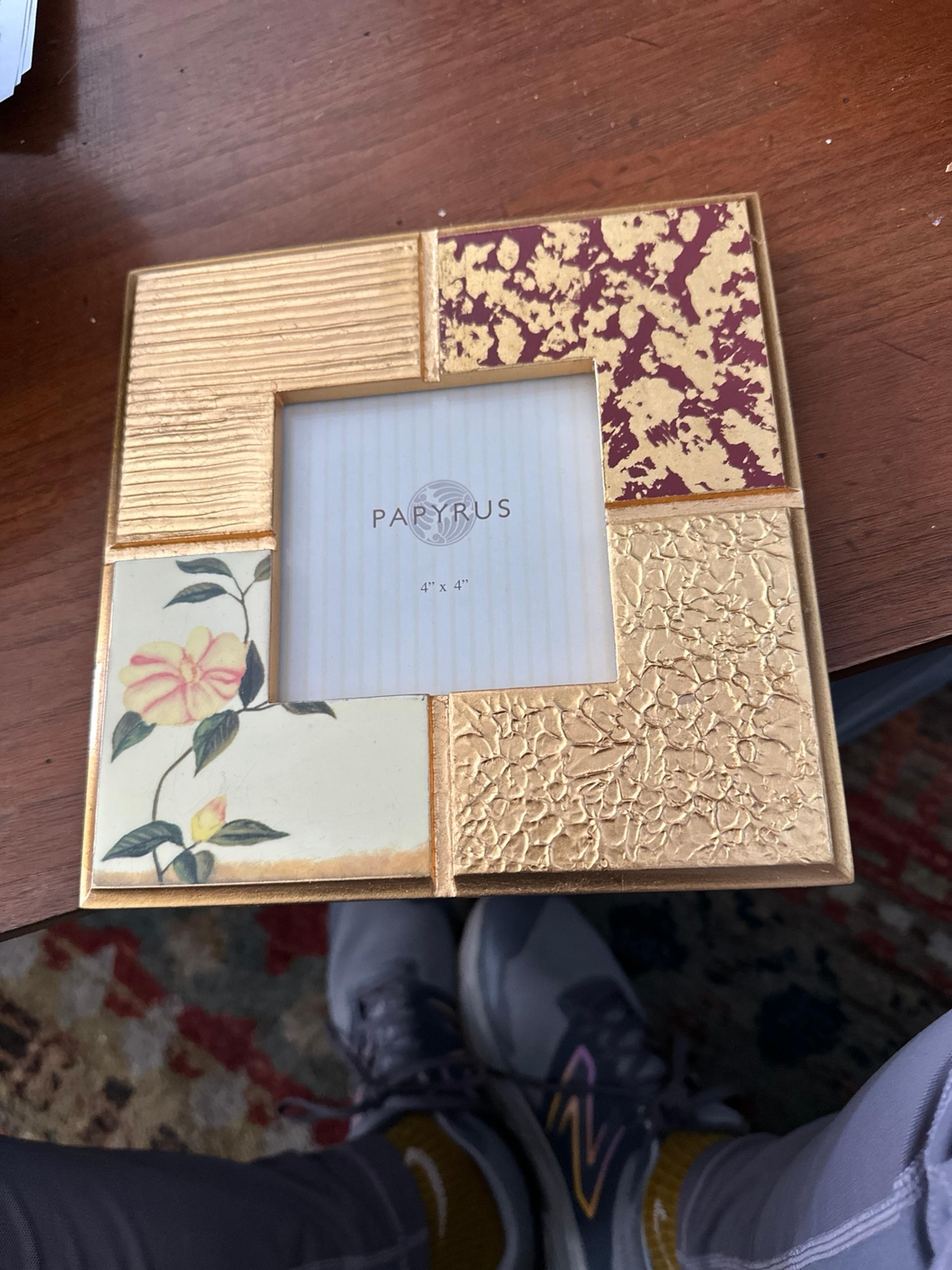Picture frame 4x4 Papyrus