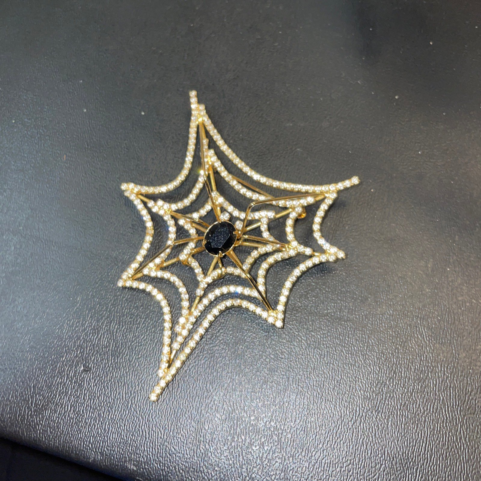 Brooch vintage Dorothy Bauer spiderweb