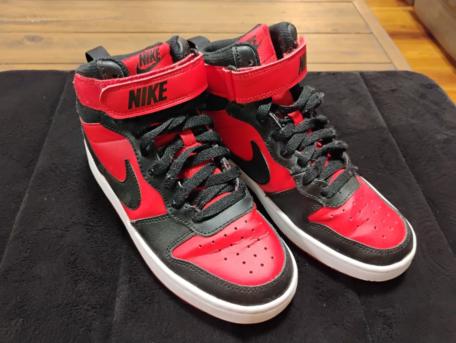 Nike Court Borough Mid Top Red Black CD7782-602 Youth Size 5Y Sneakers Boys