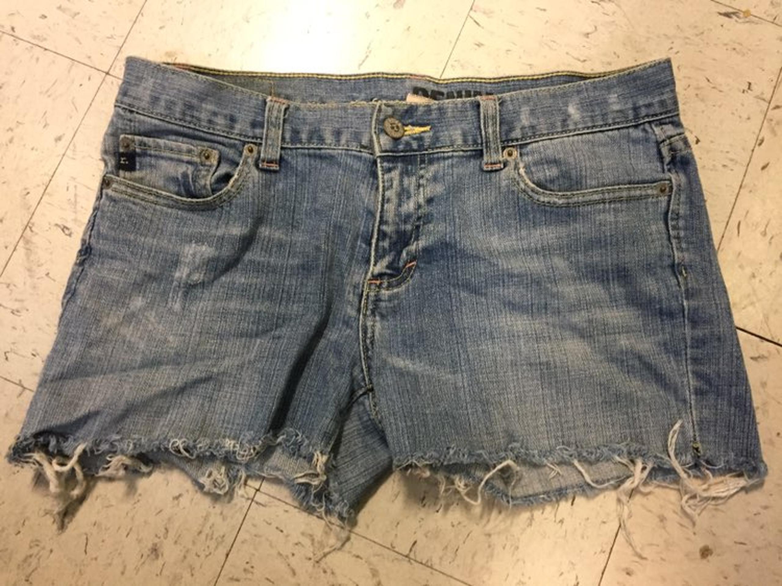 Refuge Distressed Denim Shorts Sz 7