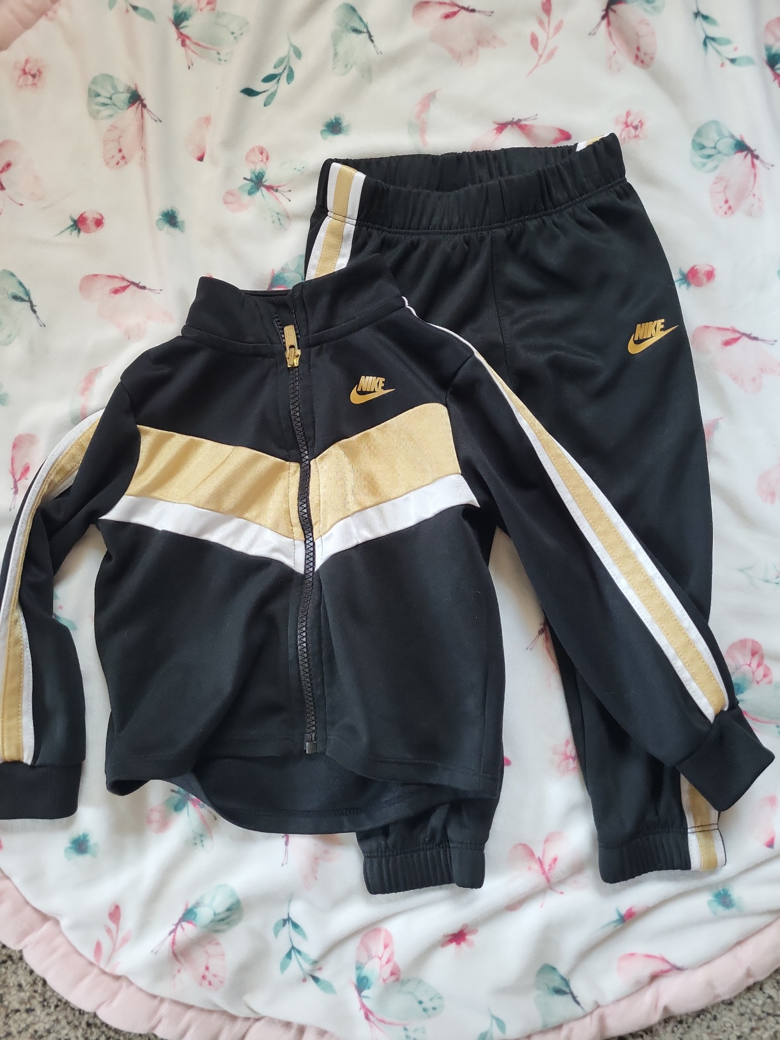 Nike kids tracksuit