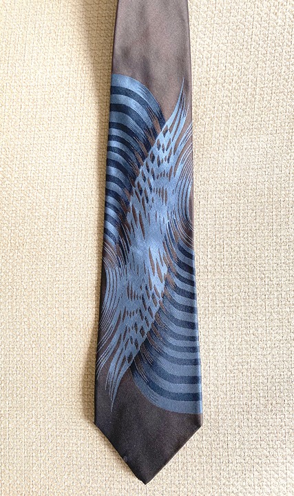 Vintage Dolce & Gabbana Peek a Boo pin up tie