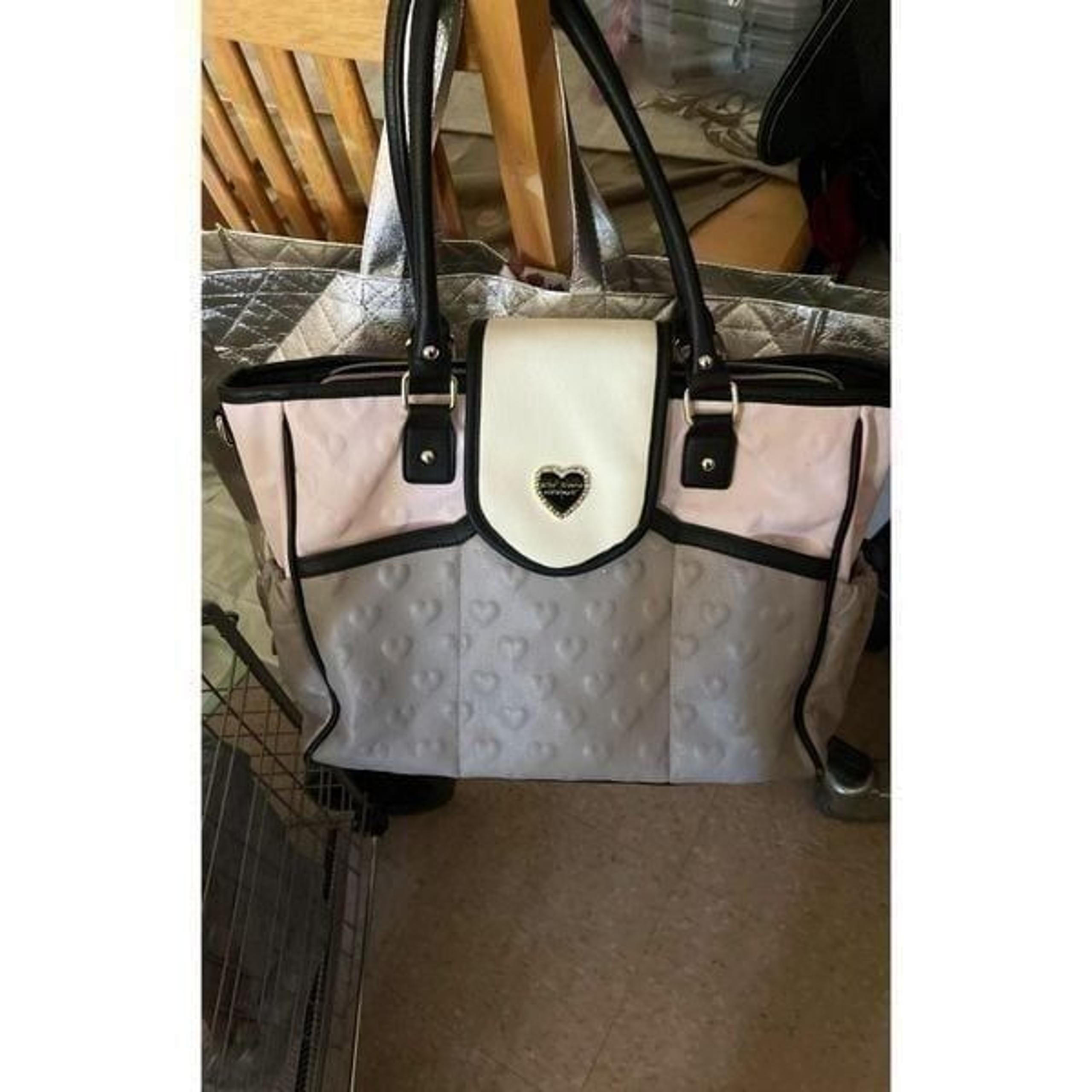 Betsey Johnson large/XL Diaper bag take me away sweetheart heart patterned faux