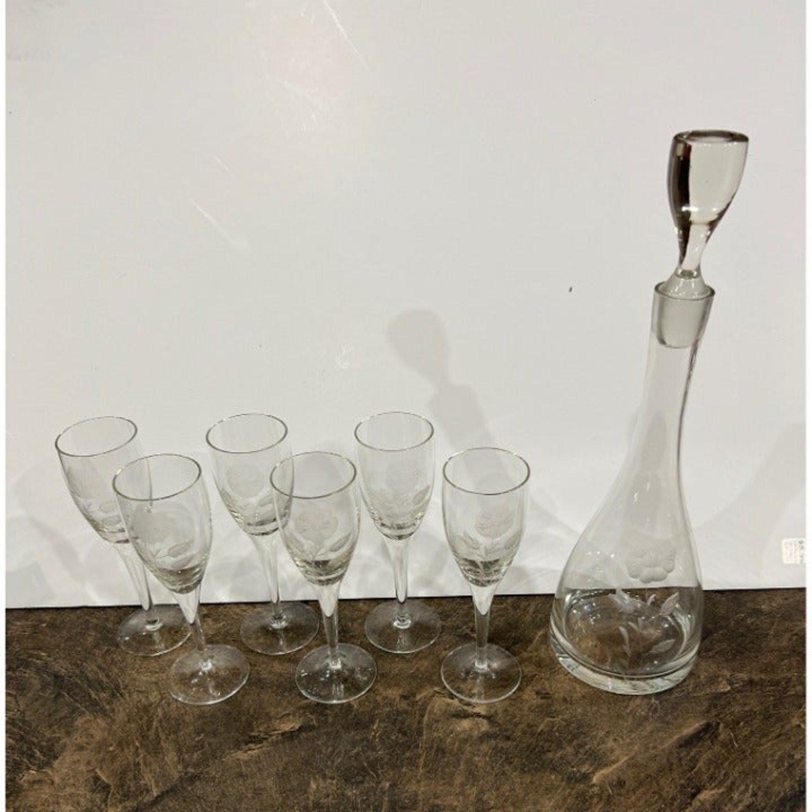 Tuscany Crystal Flower Etched Wine Decanter with 6 Fluted Etched Wine Glasses