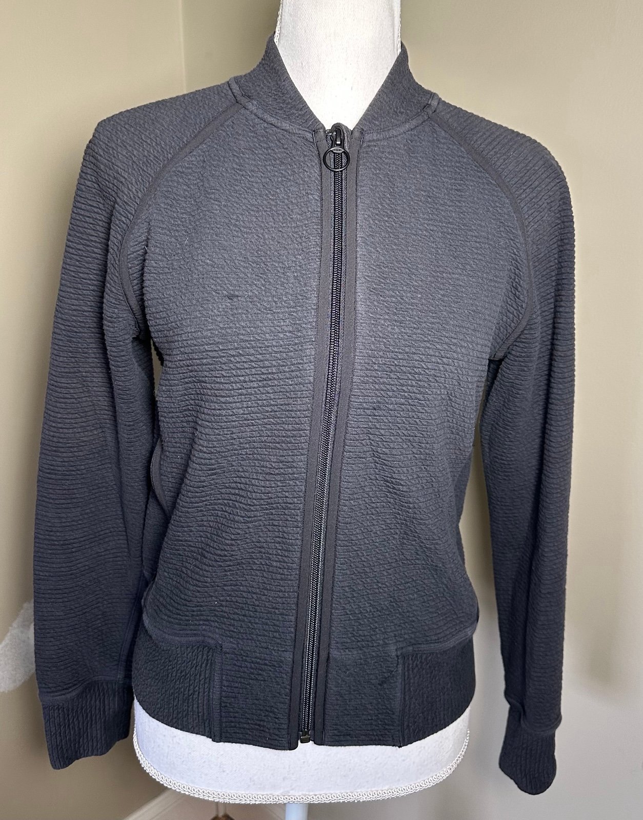 Lululemon Black On Repeat Bomber Jacket Womens Size 6 Textured Stretch Cotton