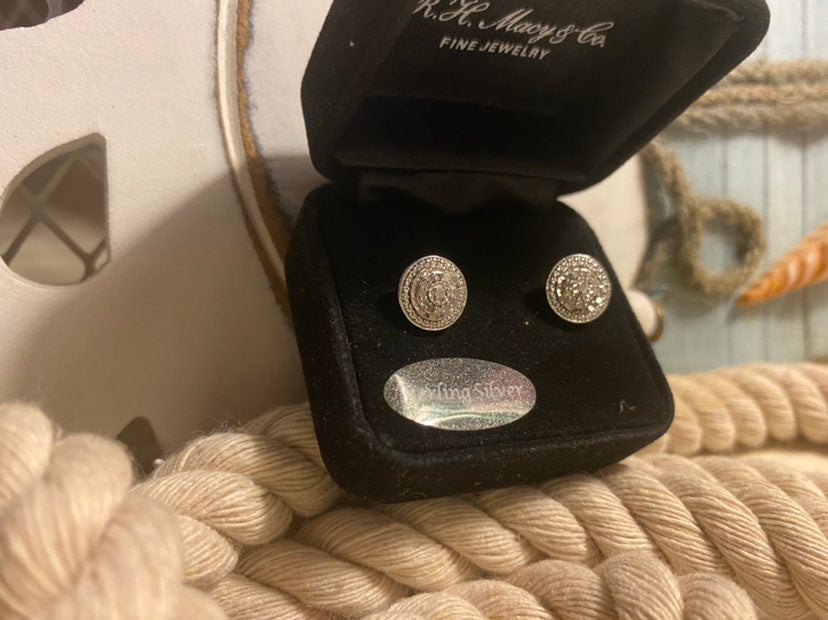 1/10 diamond stud sterling dilver base