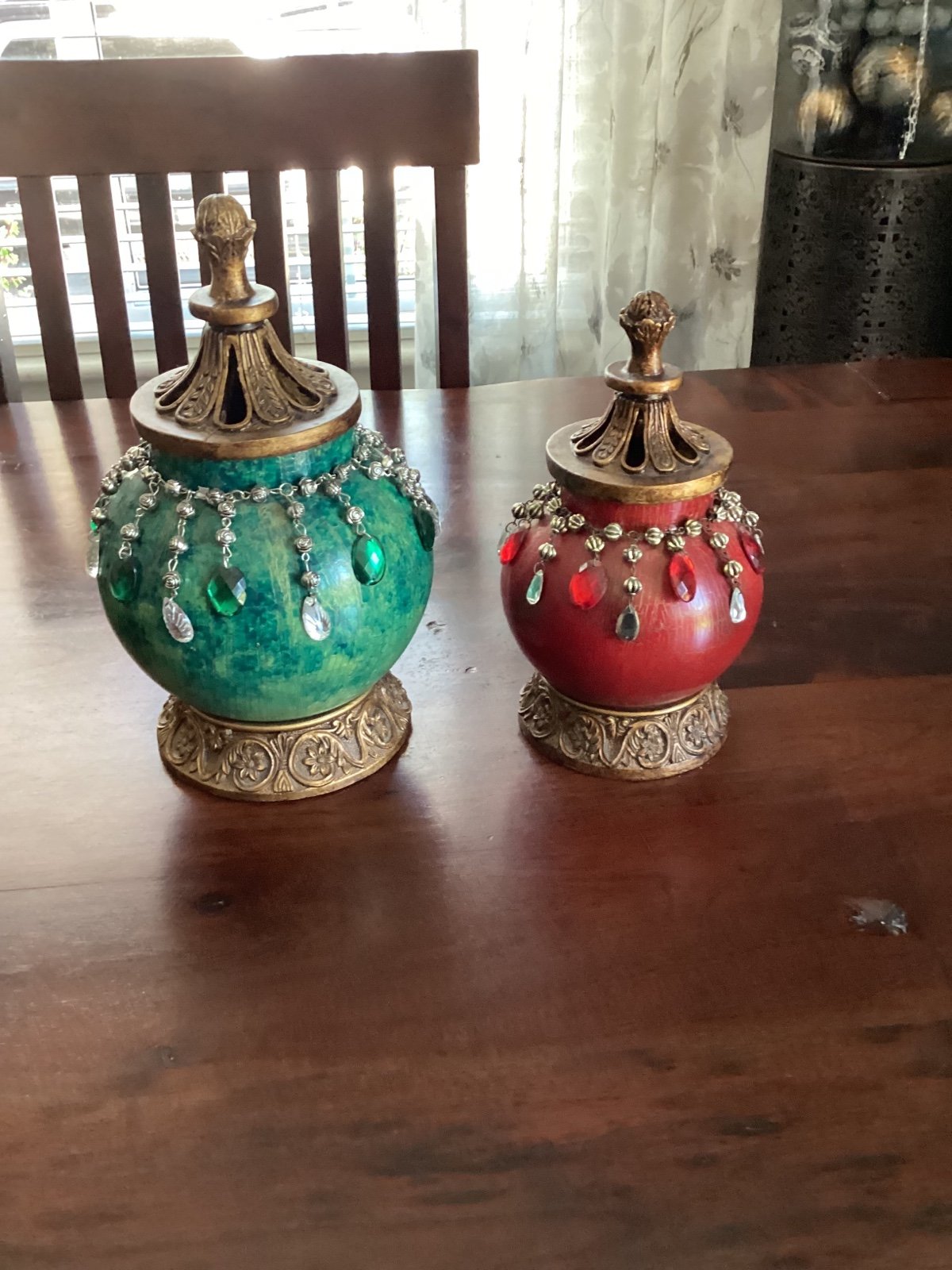 2 Vintage ceremic jars with lids