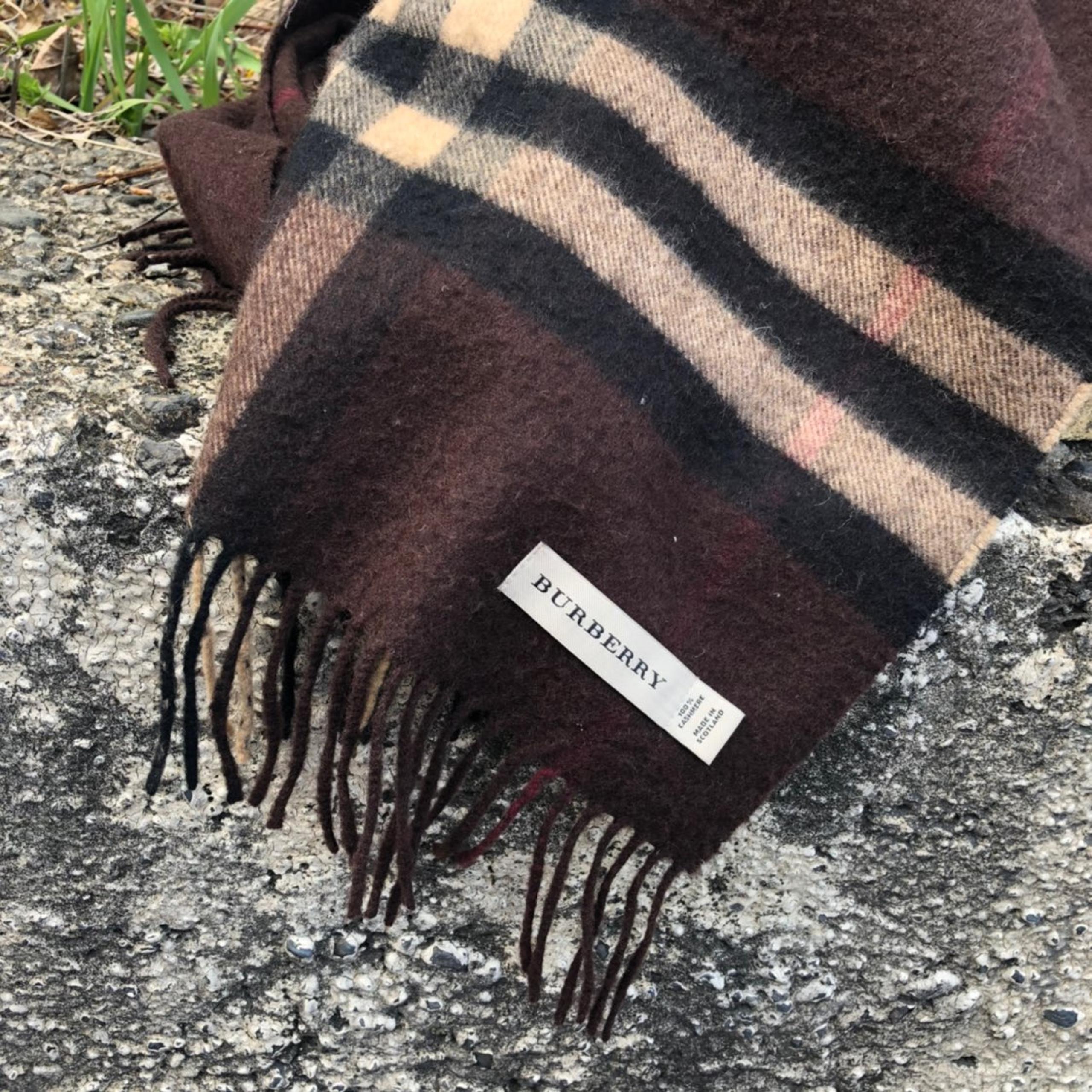 Burberry scarf dark brown 100% cashmere