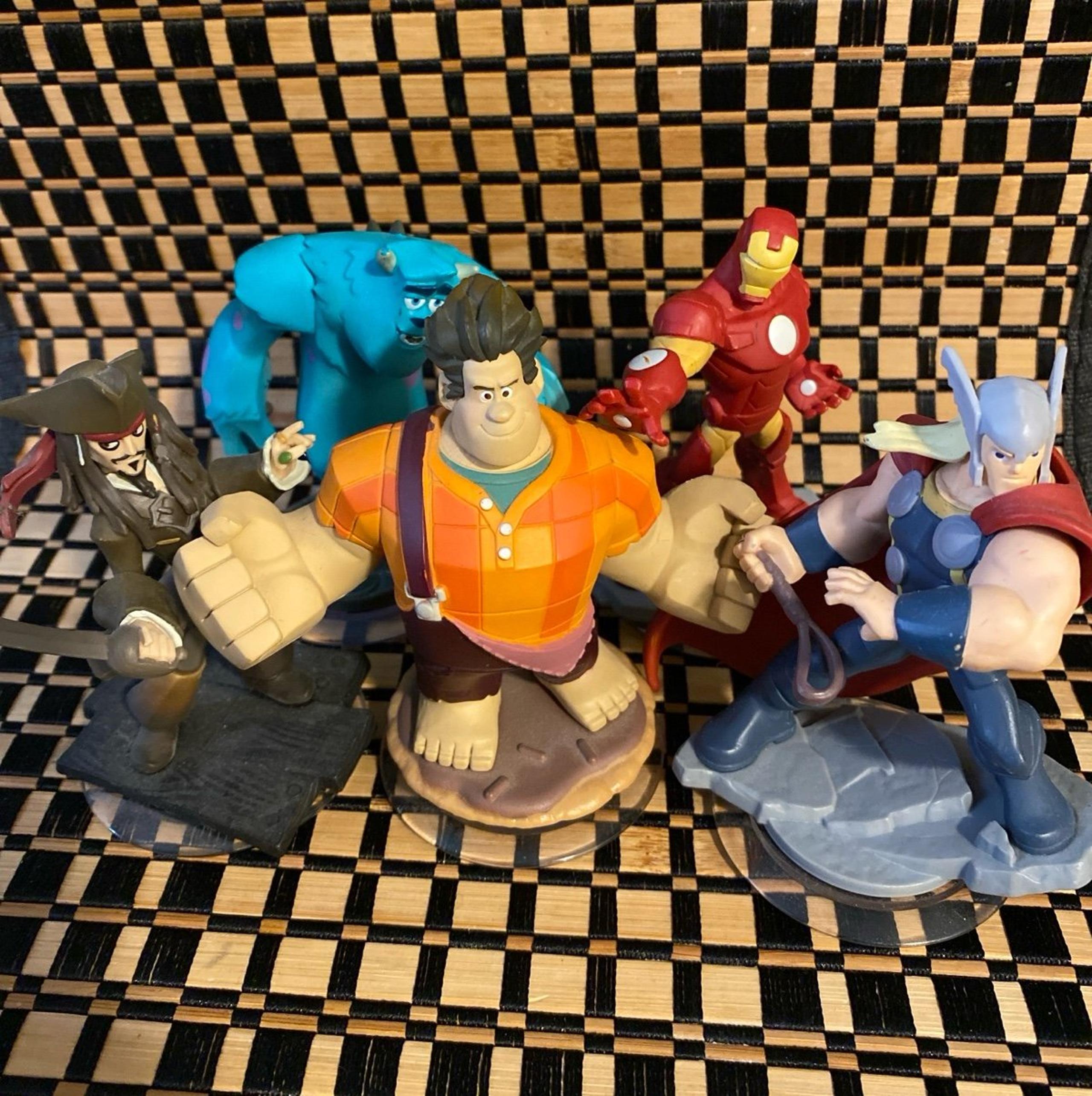 Disney Infinity Bundle ( 5 pcs Total ) some damage please see photos