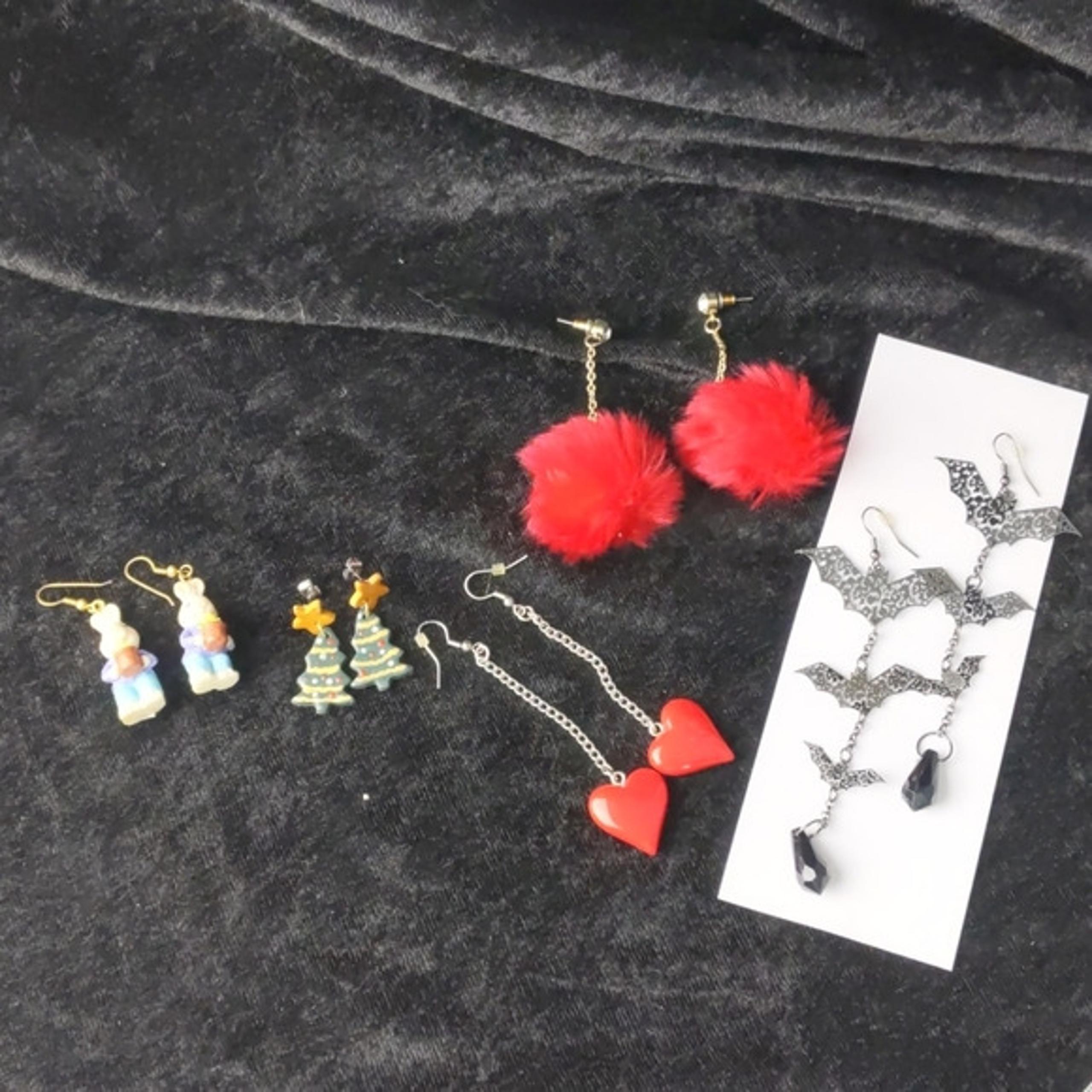 Holiday dangling earring bundle 5 pairs