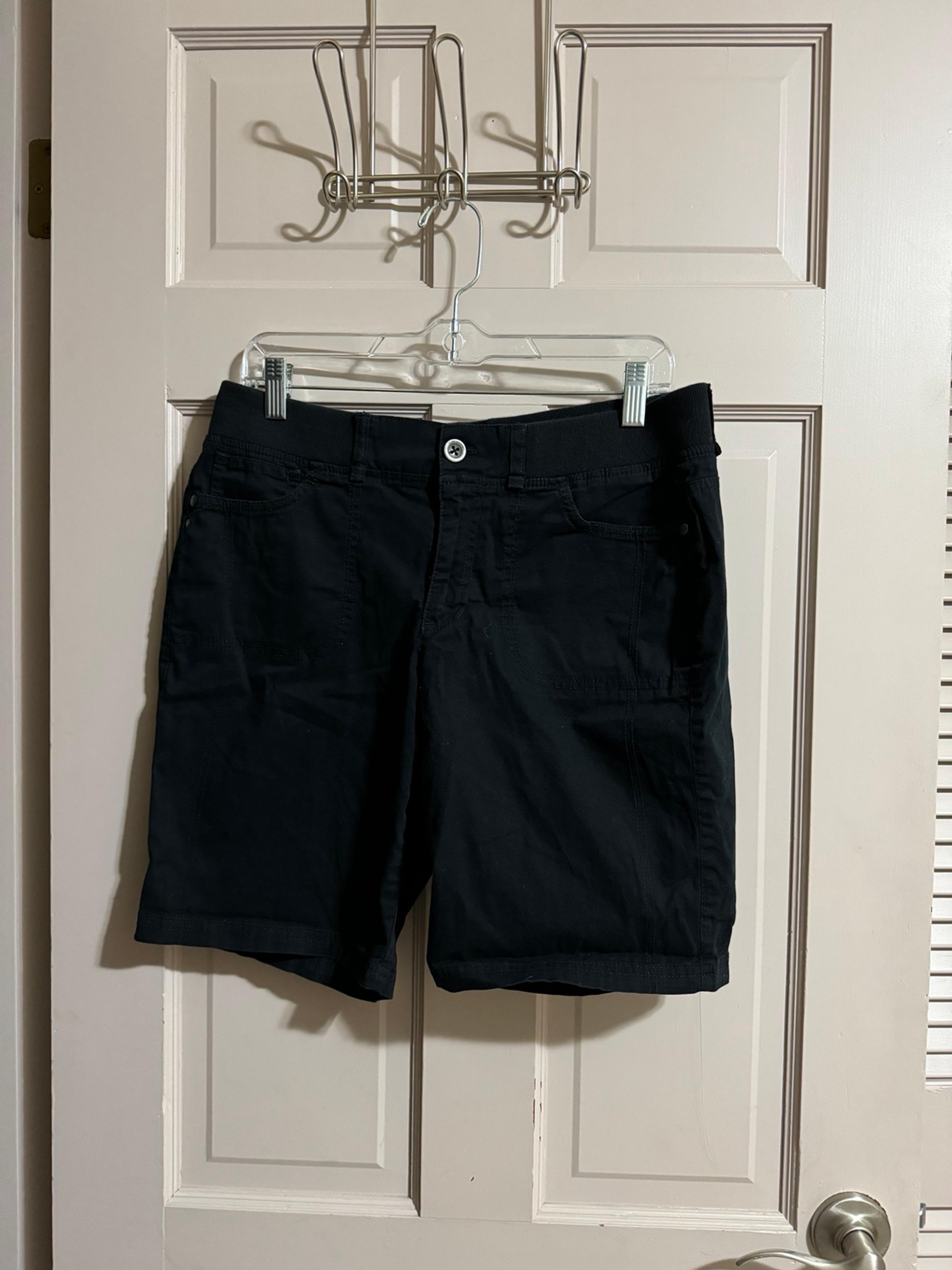 Women’s Gloria Vanderbilt Bermuda Style Shorts Size 8