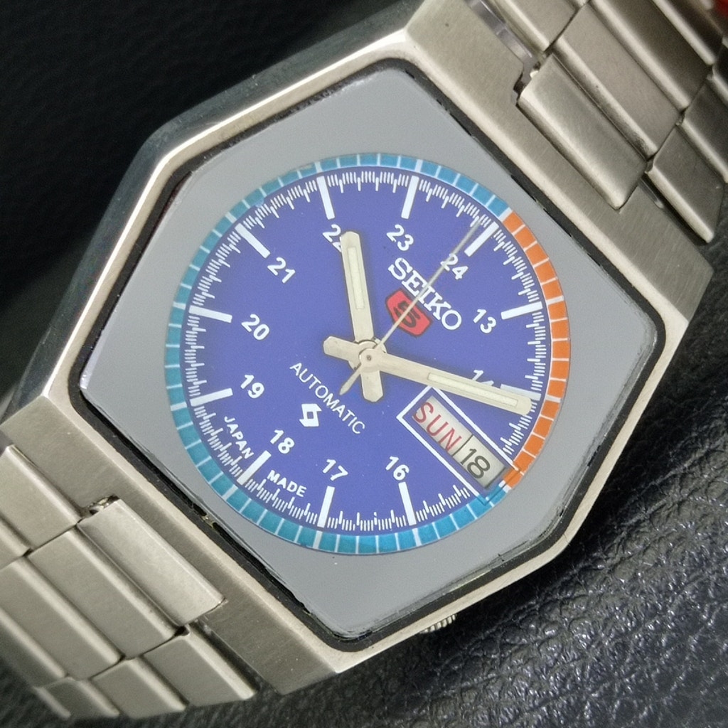 Vintage 1971 Seiko Automatic Mens Silver Watch W/daydate & Blue accents