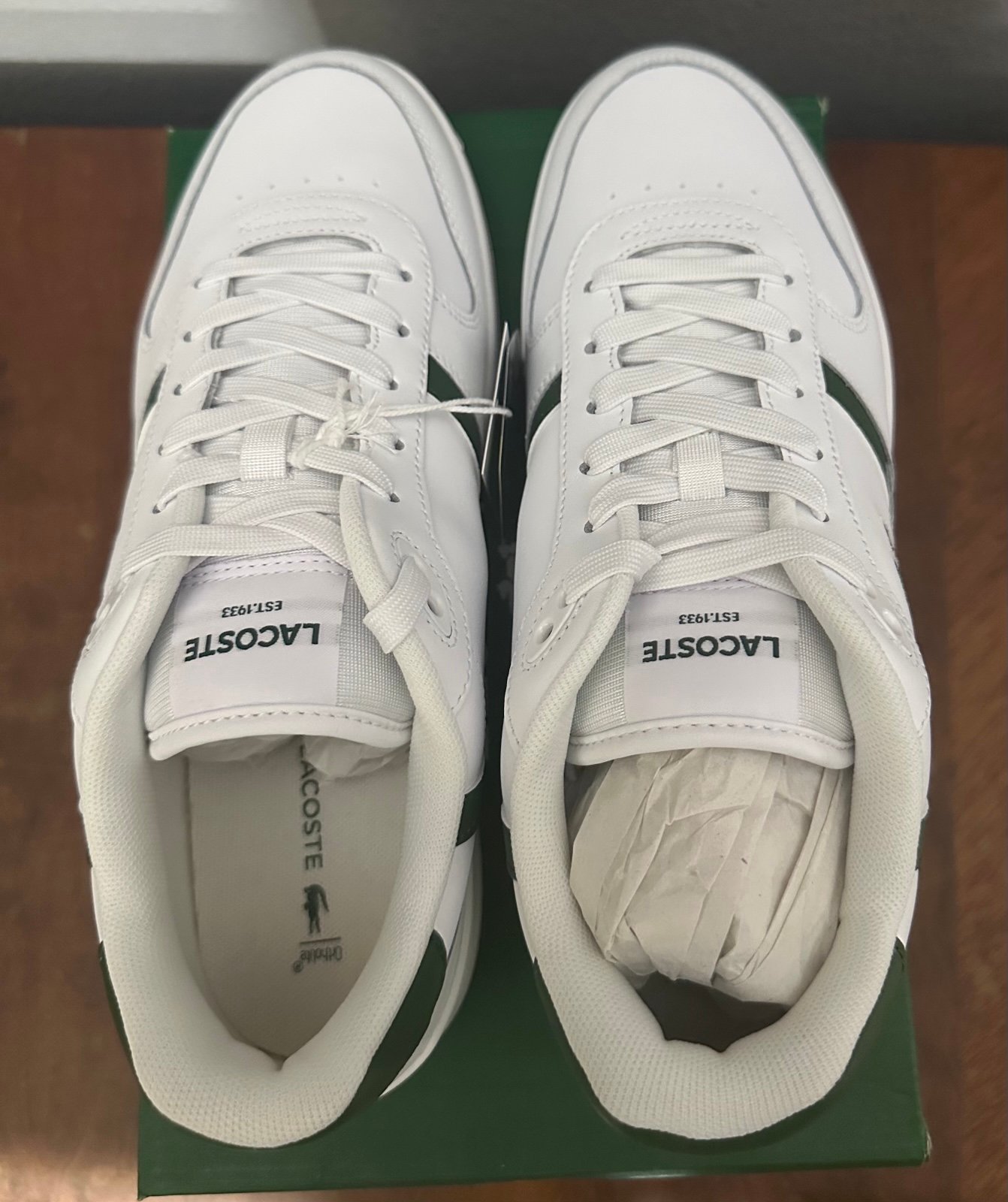 Lacoste women’s 9.5 T Clip Shoes- new