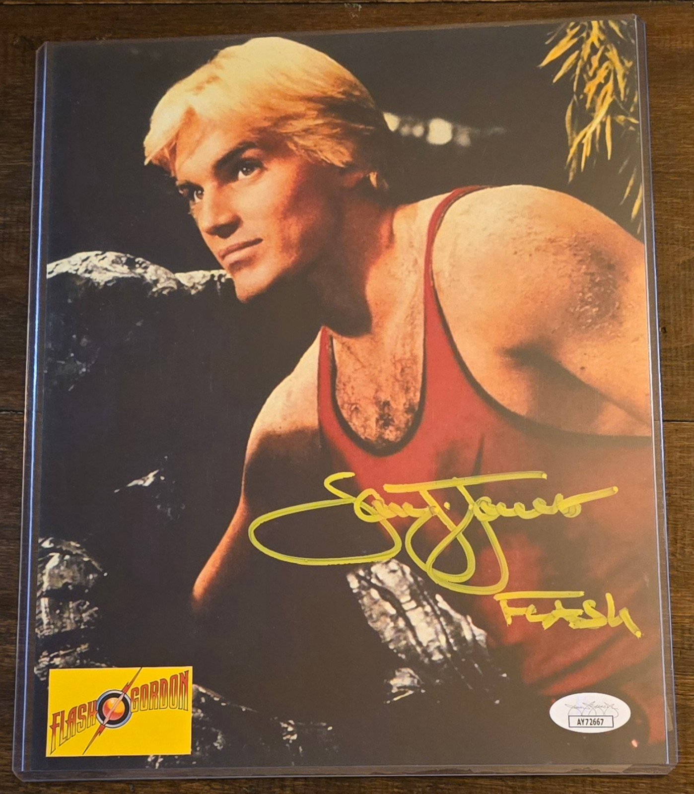 Sam J Jones signed Flash Gordon 8x10 picture with Flash inscription.