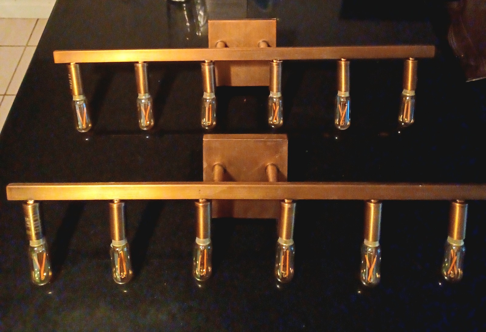 Wall sconce light
