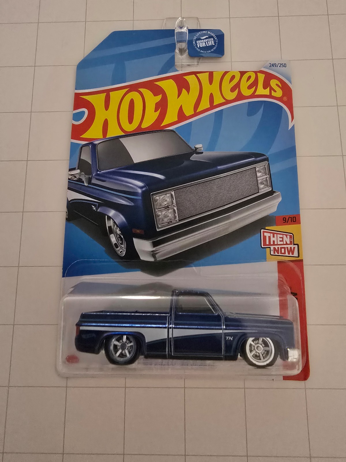 HOT WHEELS USA CARD SUPER TREASURE HUNT 83 CHEVY SILVERADO - W/PROTECTOR