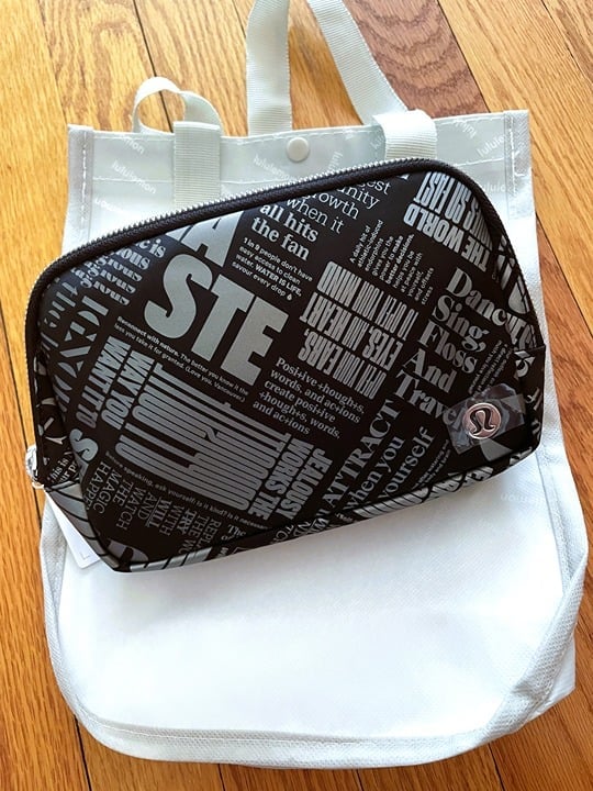 NWT Lululemon Black & Silver Manifesto Fanny Pack Crossbody Everyday Belt Bag.