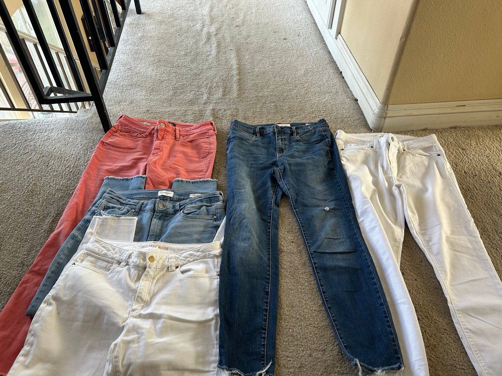 Lot of Skinny Jeans size 6-8 (9 each)