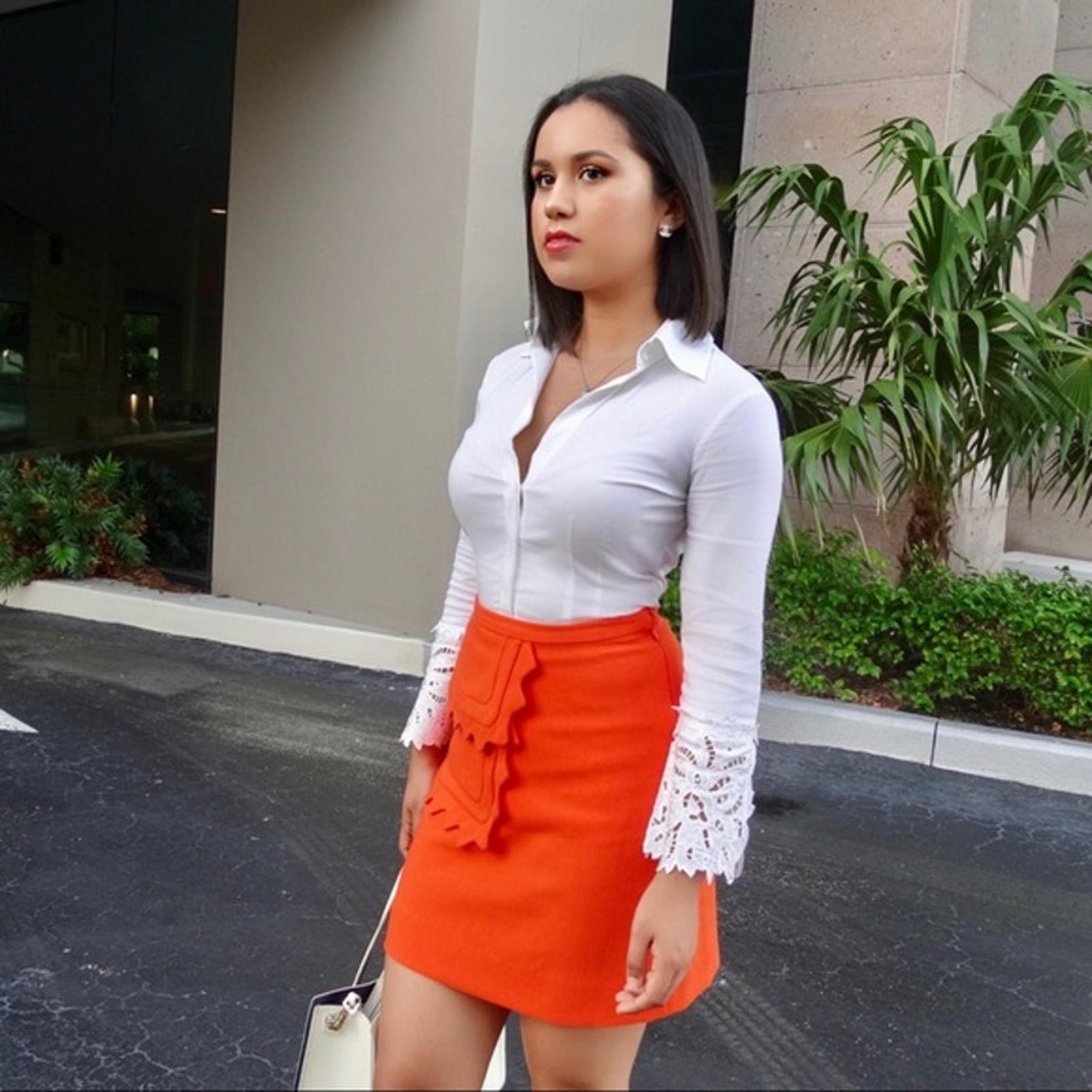 NWT Victoria Beckham Tarjeta Orange Scallop Pocket Stretch Knit Mini Skirt L