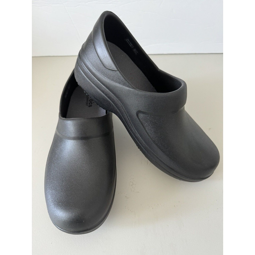 Crocs Neria Pro II Clogs, Black, Women's 7 Slip Resistant Excellent Comfort