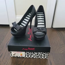 Ignite Peeptoe Bowtie Pump Sz 8.5 Gift Party Sexy Spike Spring Summer Vaca Vegan