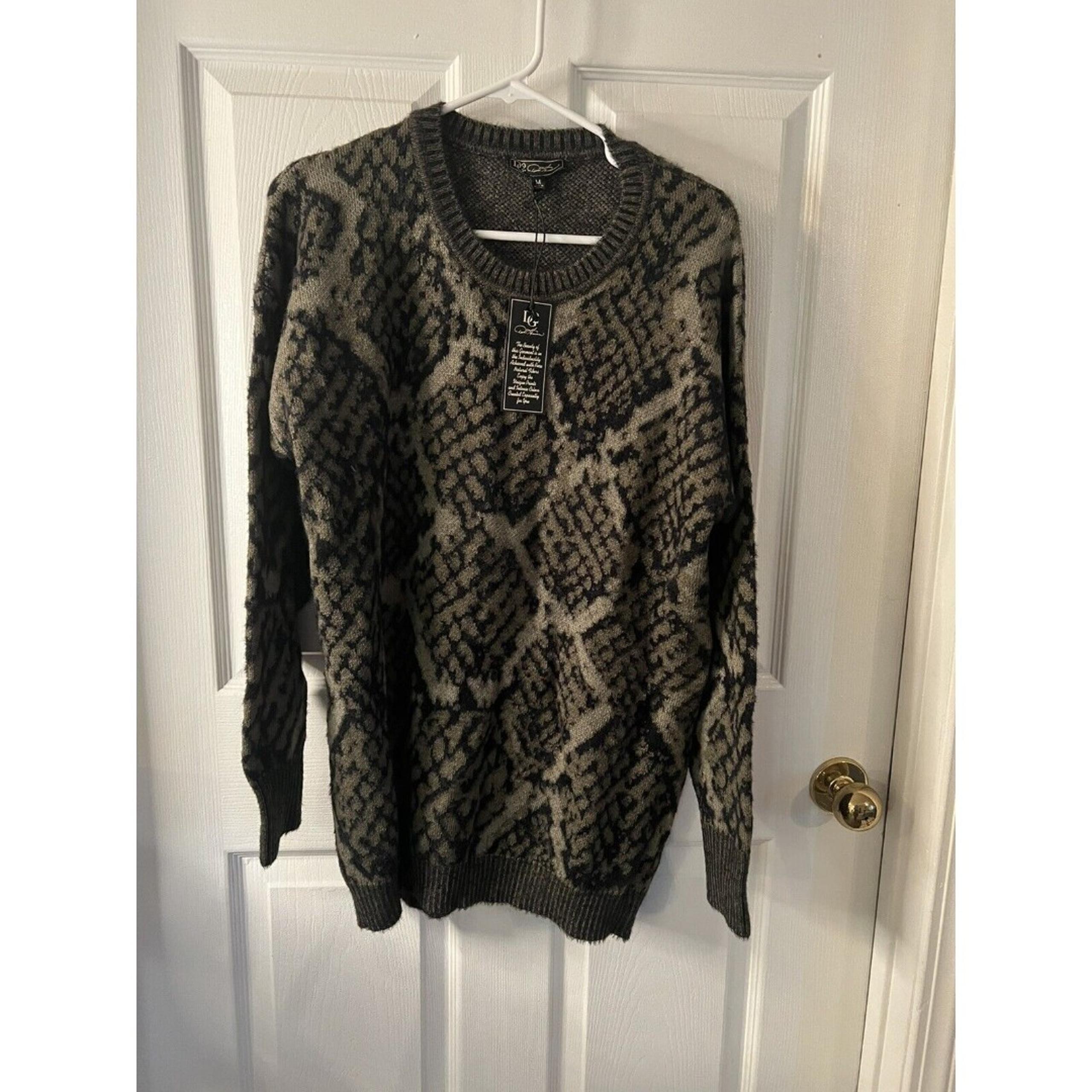 DG2 Diane Gilman Black/green Print Sweater Size Medium NWT