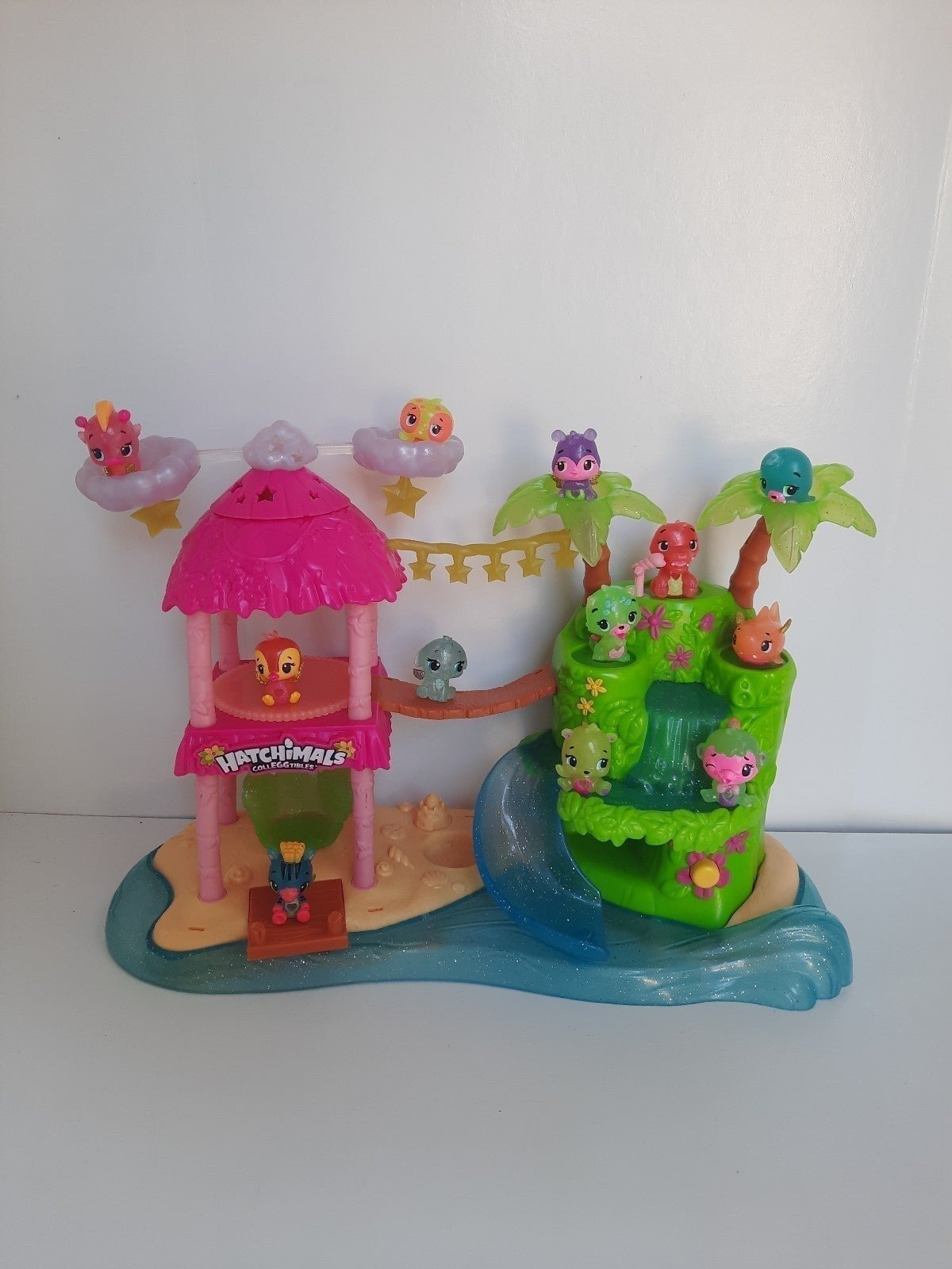 Hatchimals Playset with Clear CollEGGtible Hatchimal Figures