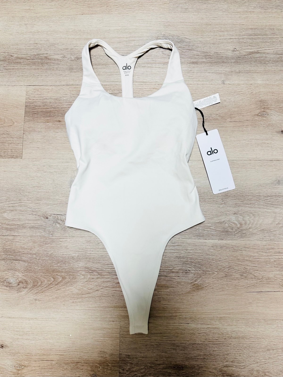 ALO YOGA Sleek Back stretch thong bodysuit - Ivory XXS