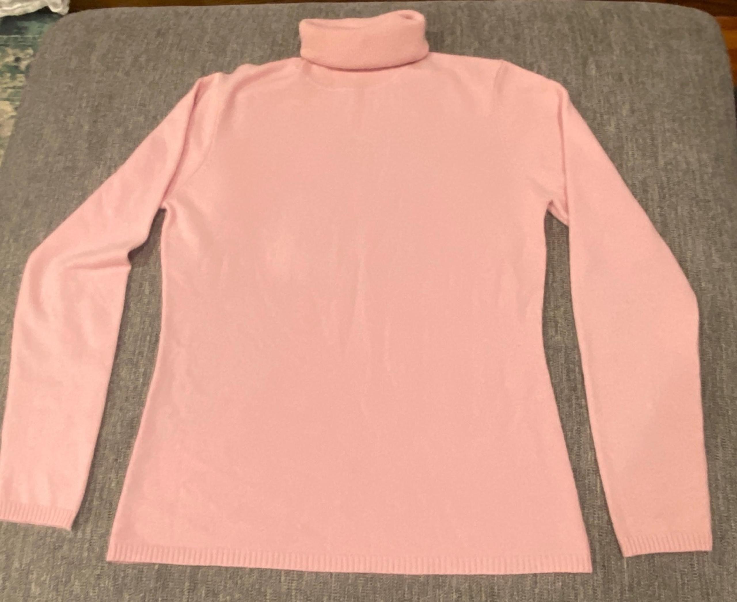 Long sleeve pink cashmere sweater Bloomingdale’s vintage