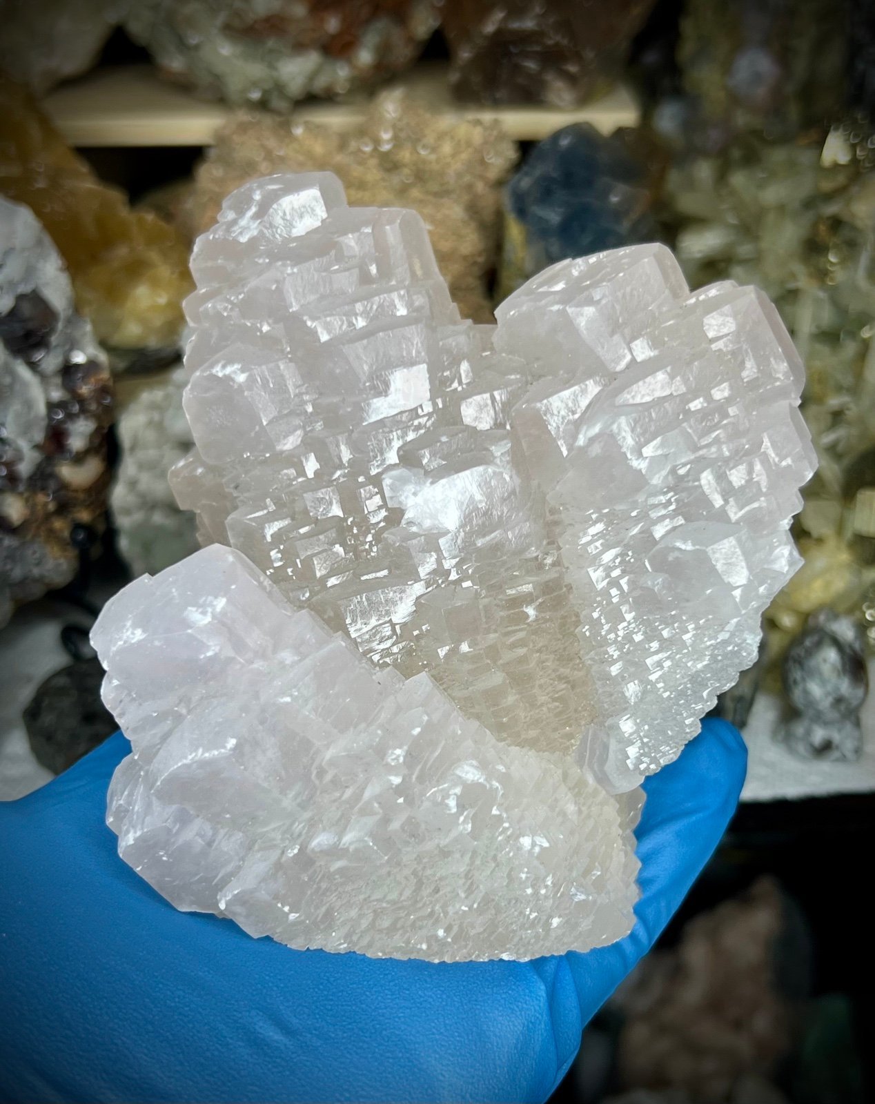 Columnar Calcite Crystal With Strong UV Reactive