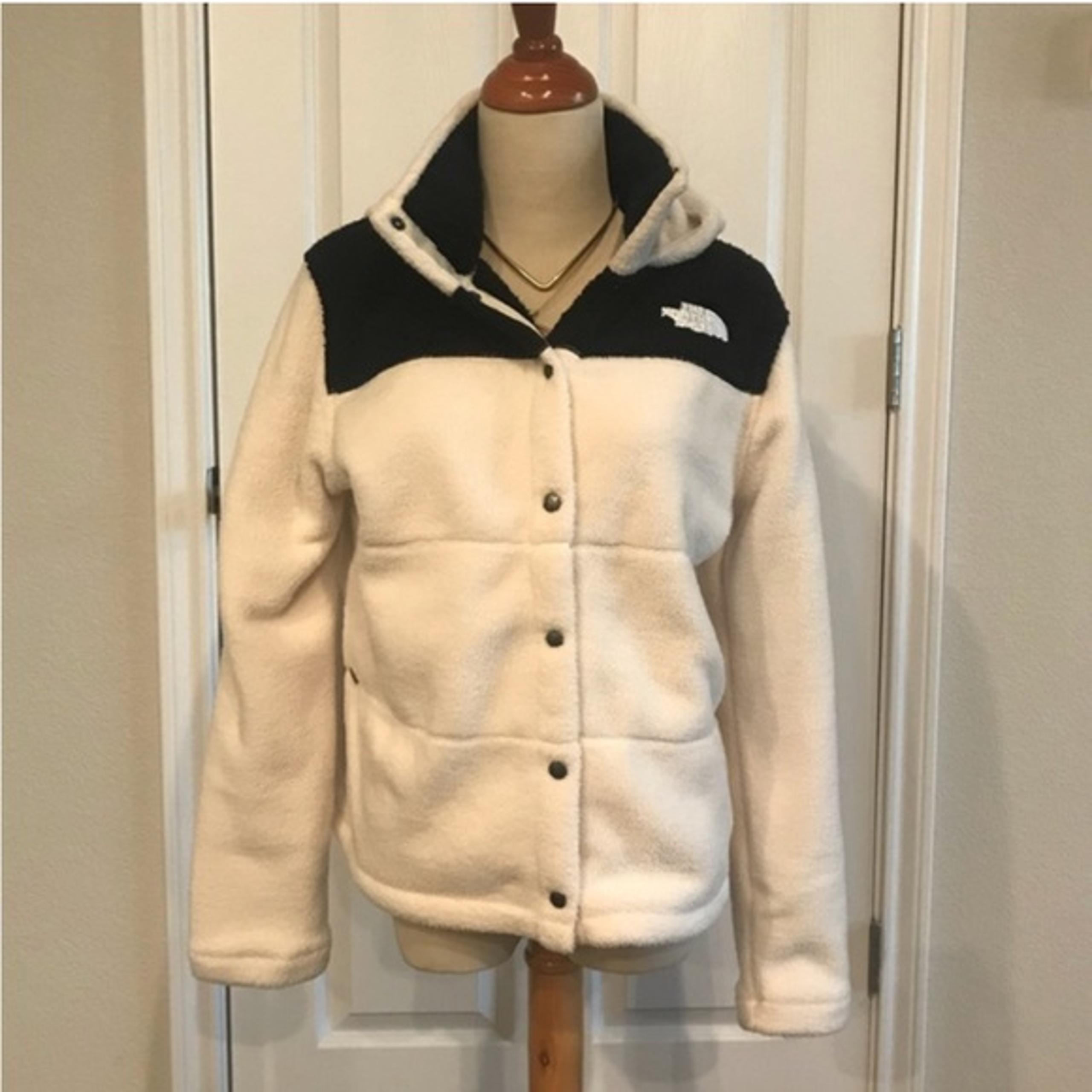 The North Face Jacket Sherpa Fleece Hoodie Snap Warm womens medium white black