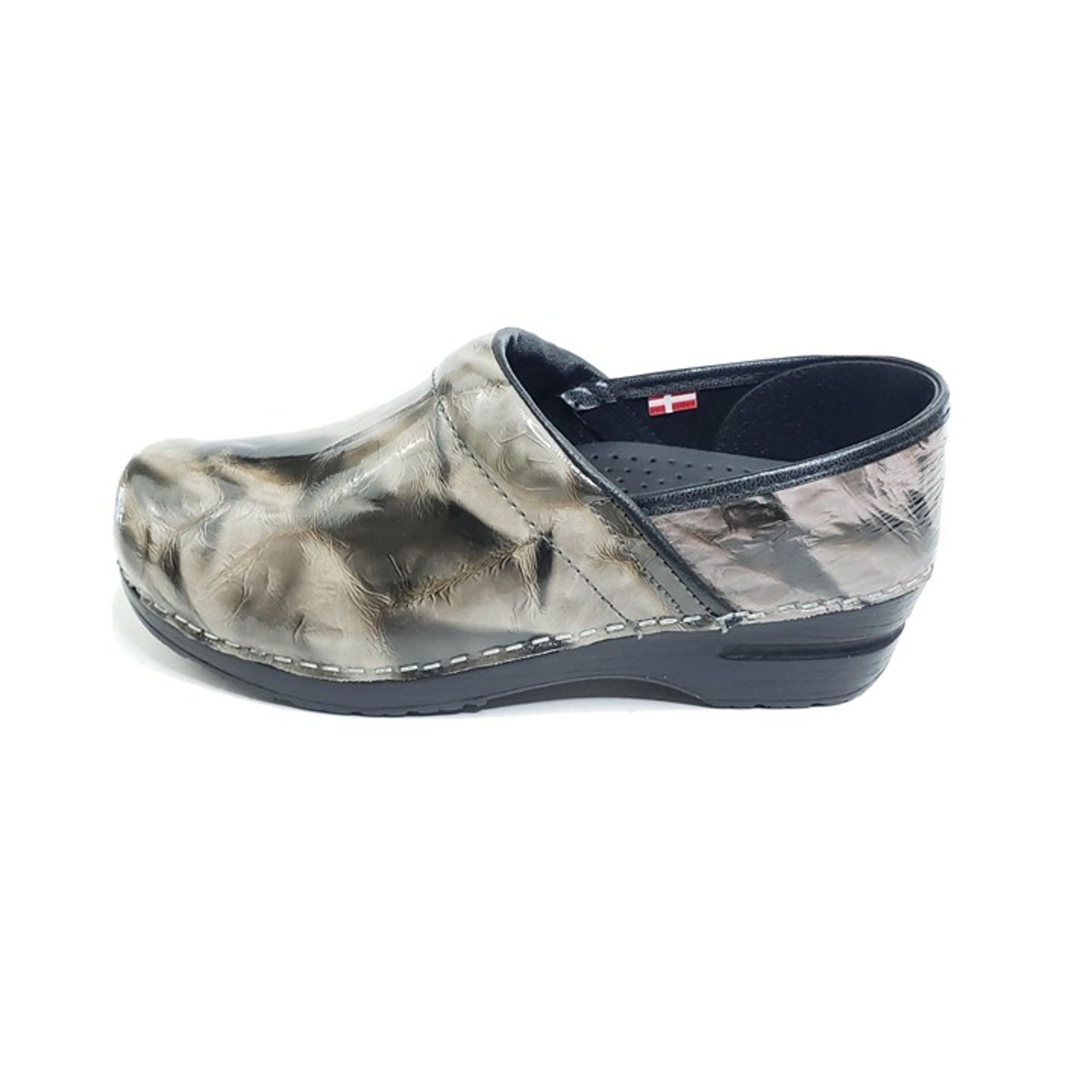 Sanita Professional Clogs Patent Leather Marble Swirl Size 39 Nursing Work Shoes