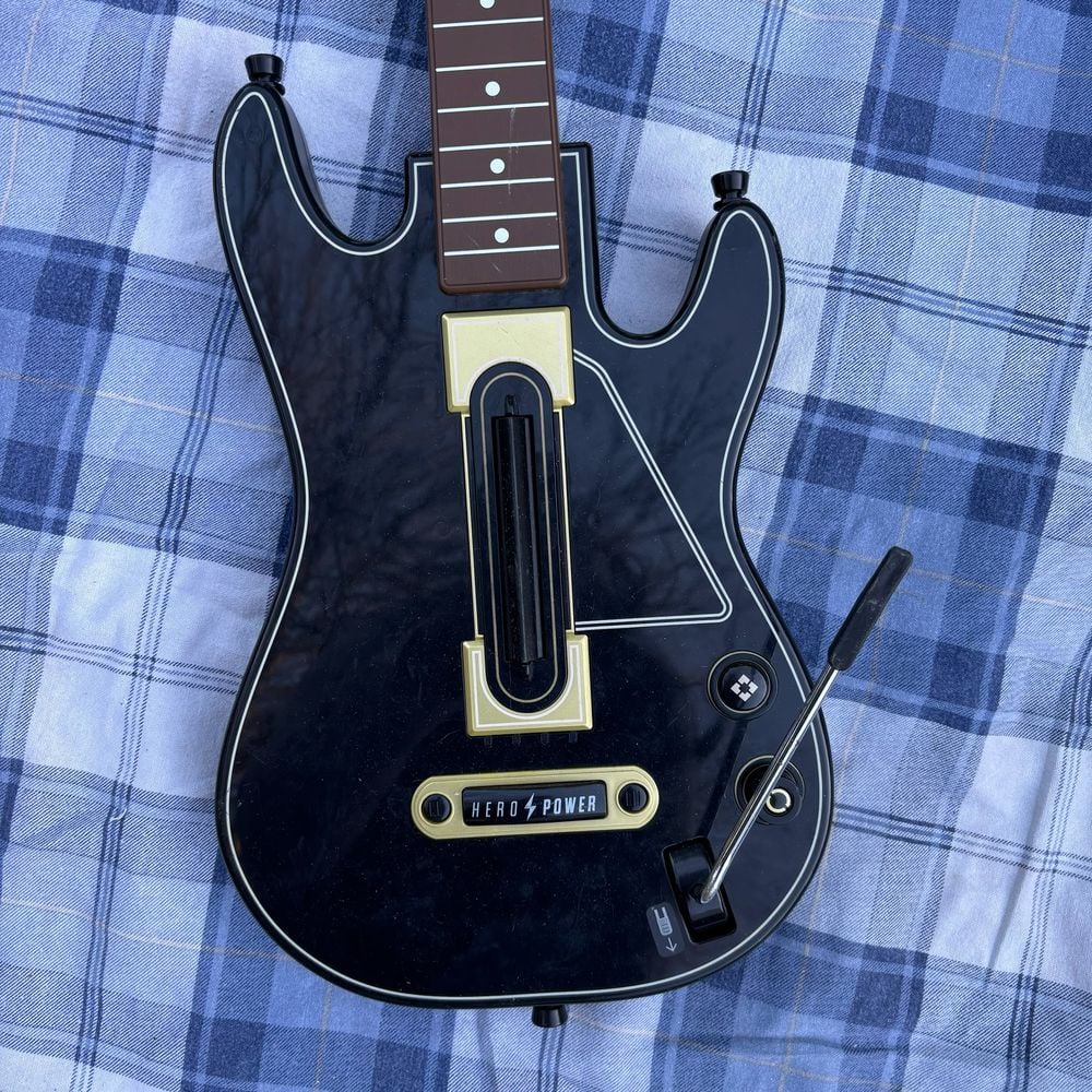 Guitar Hero Live Wireless Guitar 0000654 PS3 PS4 Xbx 360 One No Dongle no strap - detail
