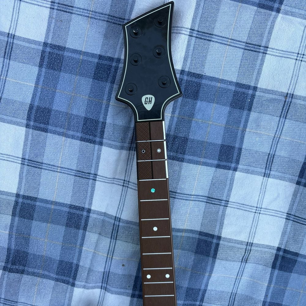 Guitar Hero Live Wireless Guitar 0000654 PS3 PS4 Xbx 360 One No Dongle no strap - detail