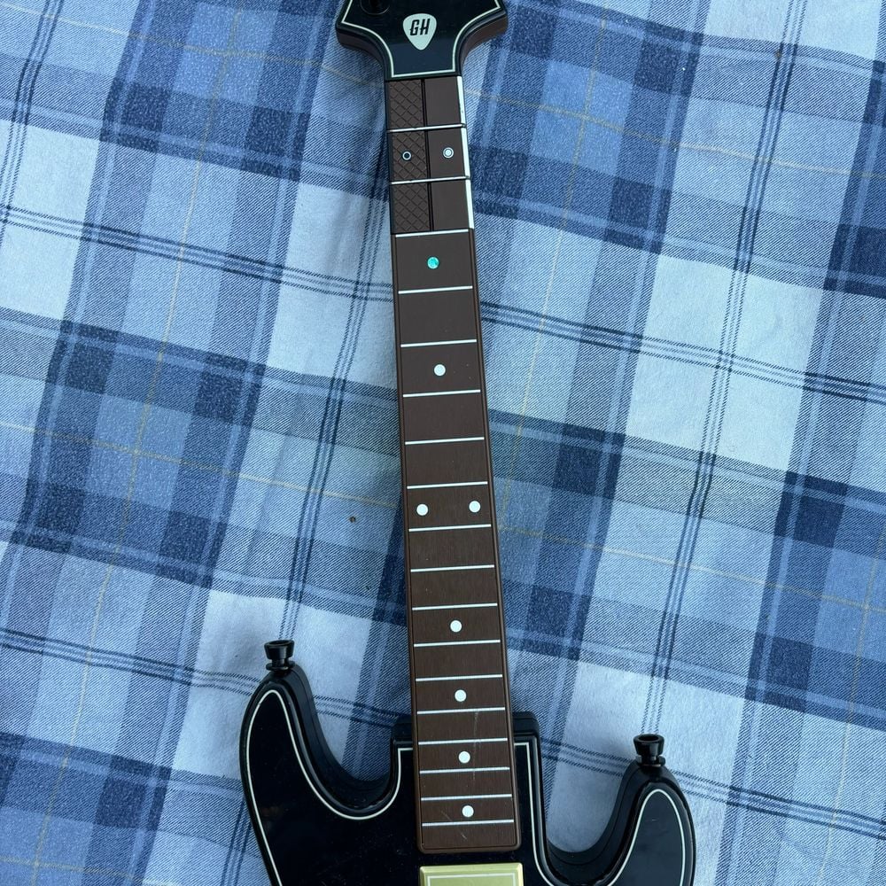 Guitar Hero Live Wireless Guitar 0000654 PS3 PS4 Xbx 360 One No Dongle no strap - detail