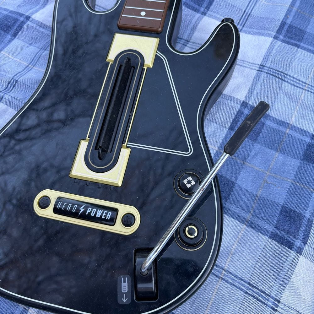 Guitar Hero Live Wireless Guitar 0000654 PS3 PS4 Xbx 360 One No Dongle no strap - detail