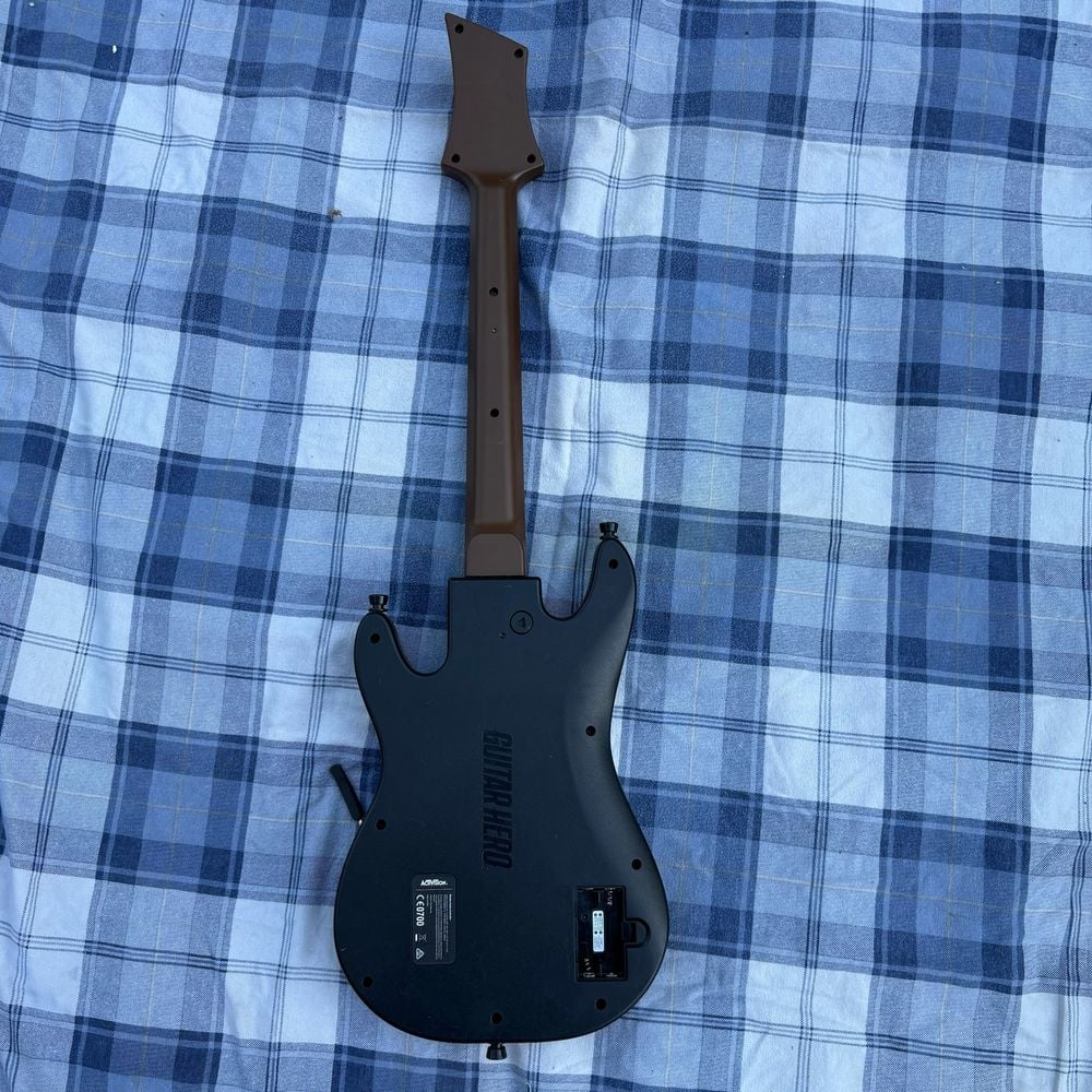 Guitar Hero Live Wireless Guitar 0000654 PS3 PS4 Xbx 360 One No Dongle no strap - detail