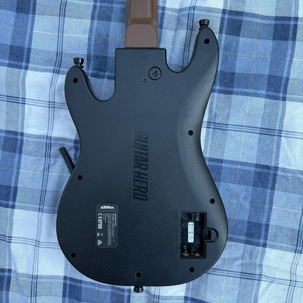 Guitar Hero Live Wireless Guitar 0000654 PS3 PS4 Xbx 360 One No Dongle no strap - detail